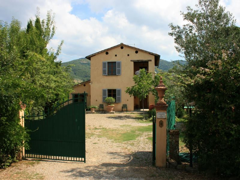 Collina dei Fiori house with tennis court