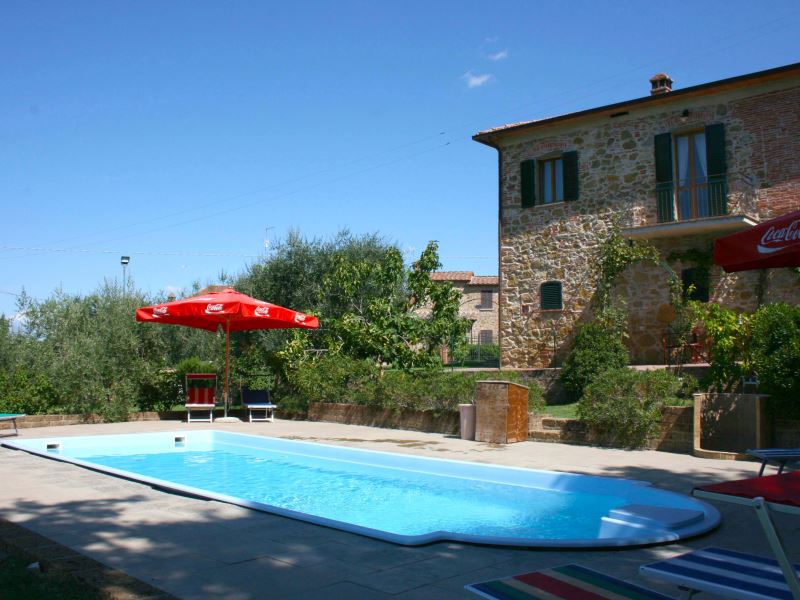 Casa Felice, sleeps 10, walk to town, Tuscany