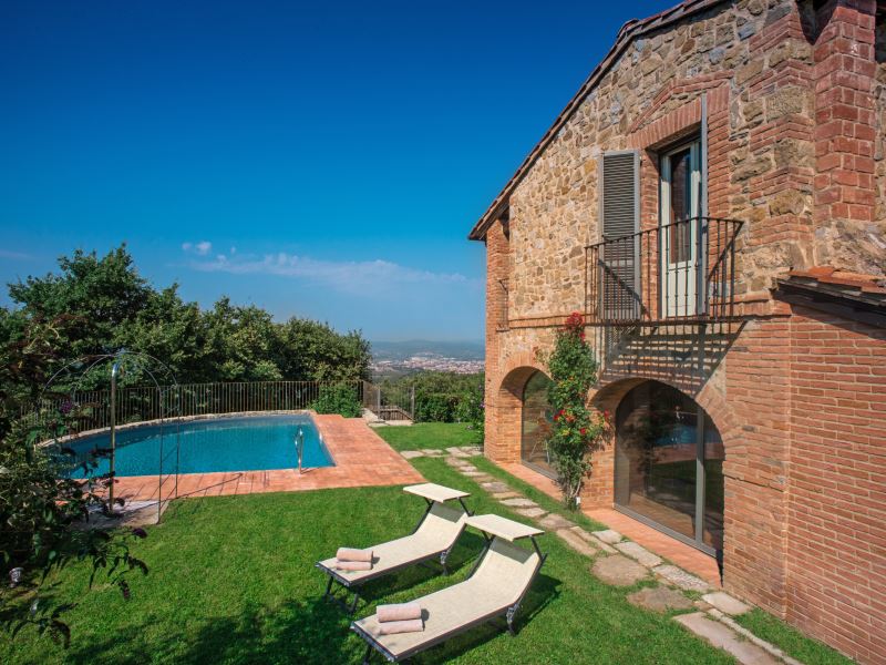 Villa Mandorlo near Arezzo private pool sleeps 10