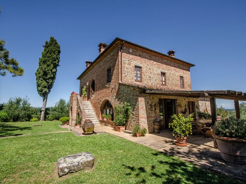 Villa Scianellone, private pool, walk to town, sleep 11