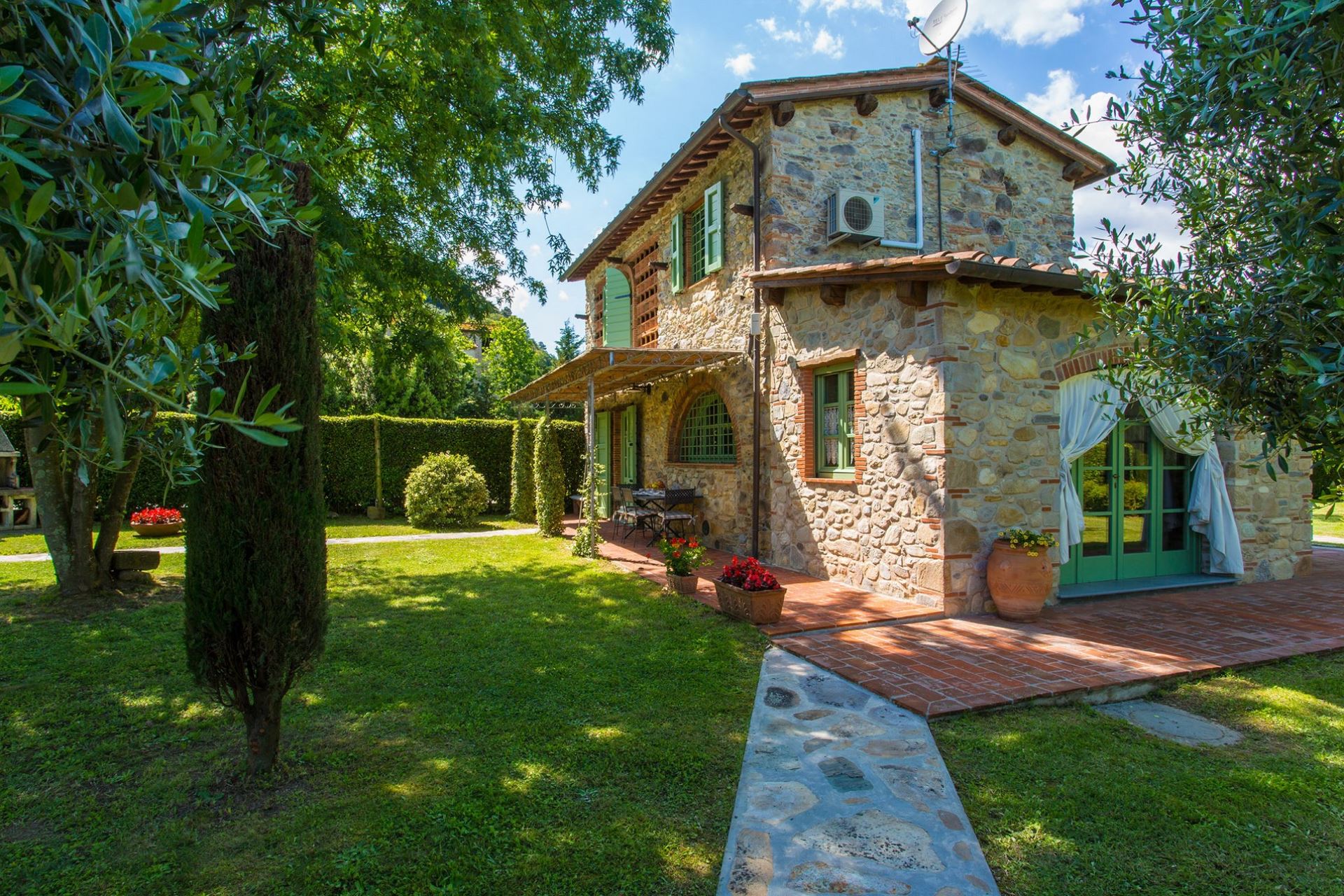 Natursteinhaus in der Toskana mit Privatpool, Komfort bei Lucca, 5 Personen