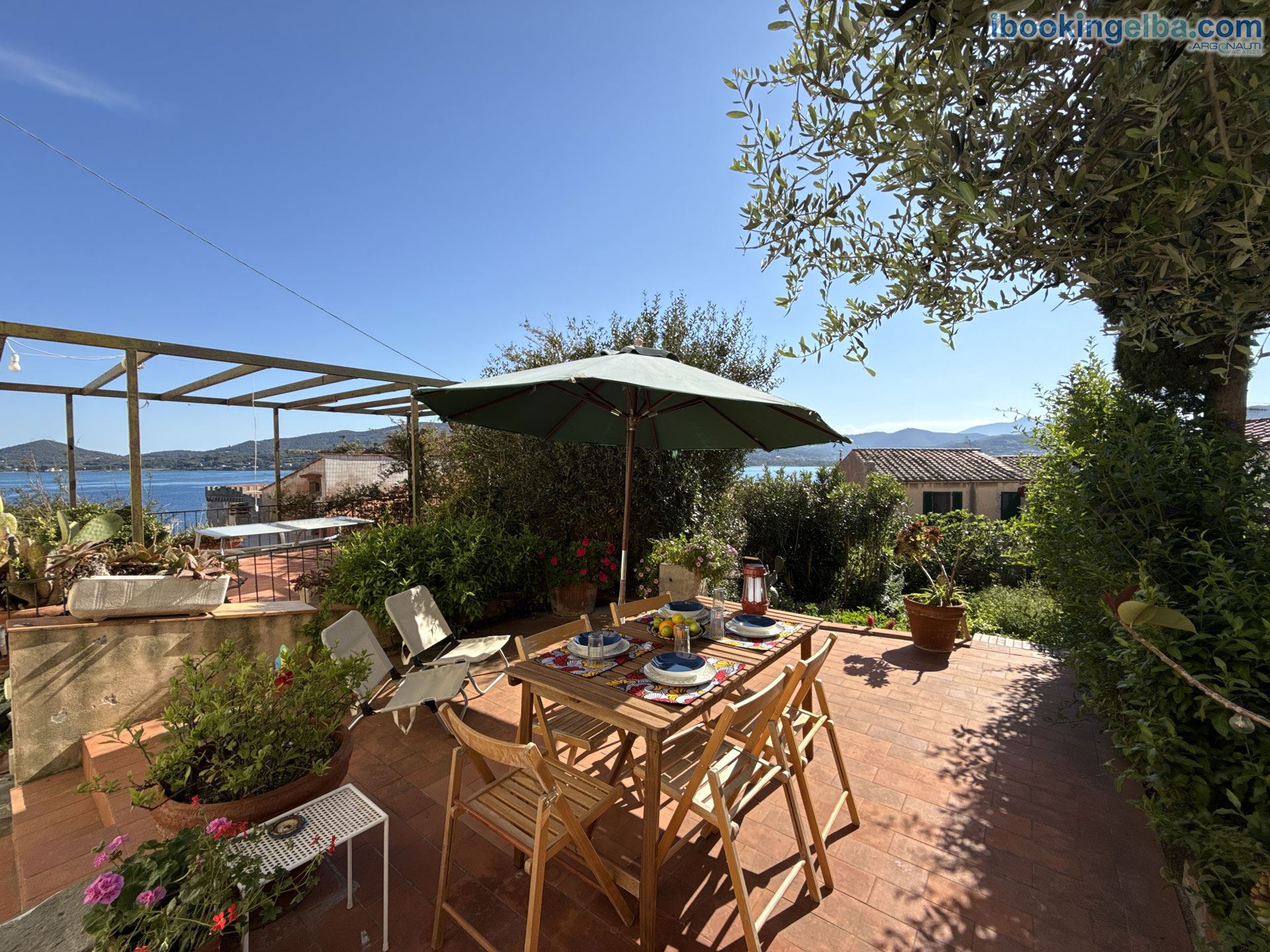 Angoli del Mare - spazio esterno attrezzato con vista mare