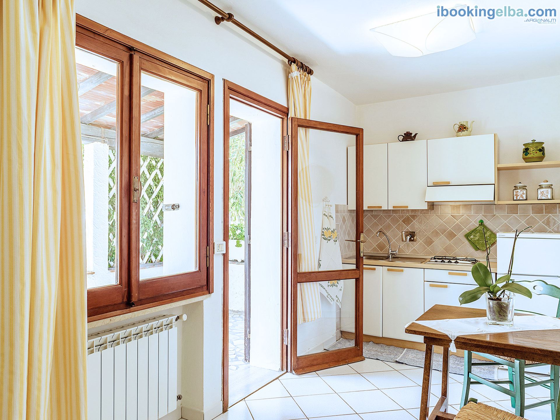 Bilocale (5) - Ingresso in Cucina con Angolo Cottura