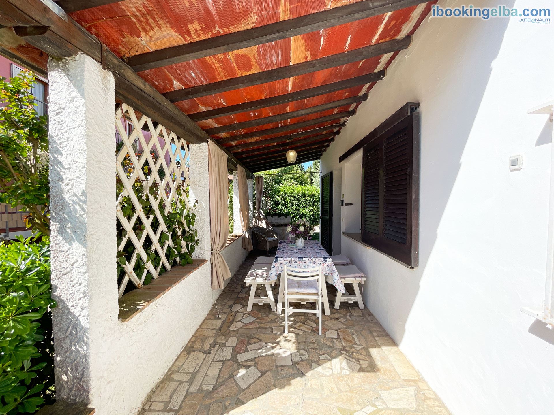 Bilocale (5) - Veranda con zona pranzo