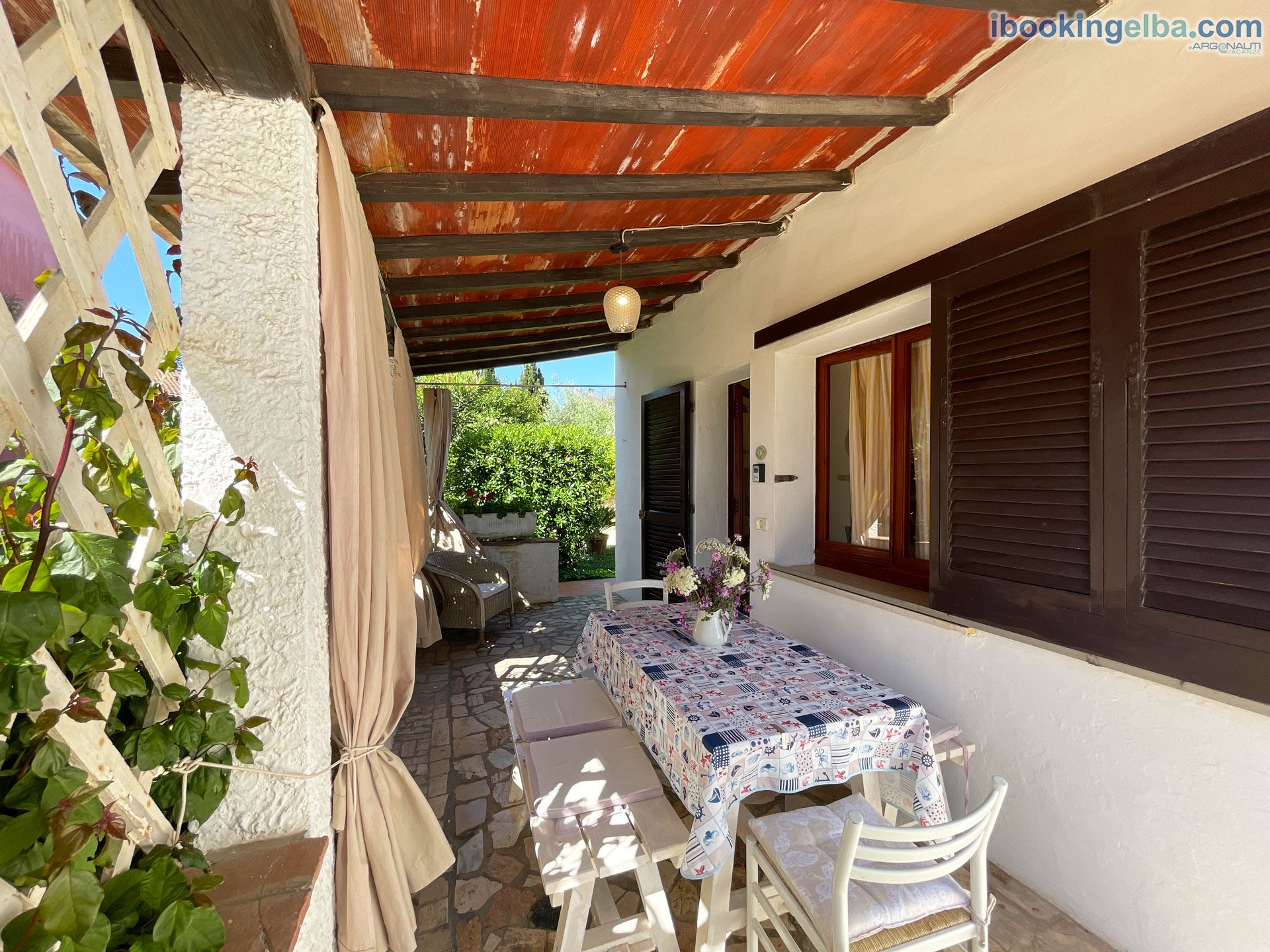 Bilocale (5) - Veranda con zona pranzo