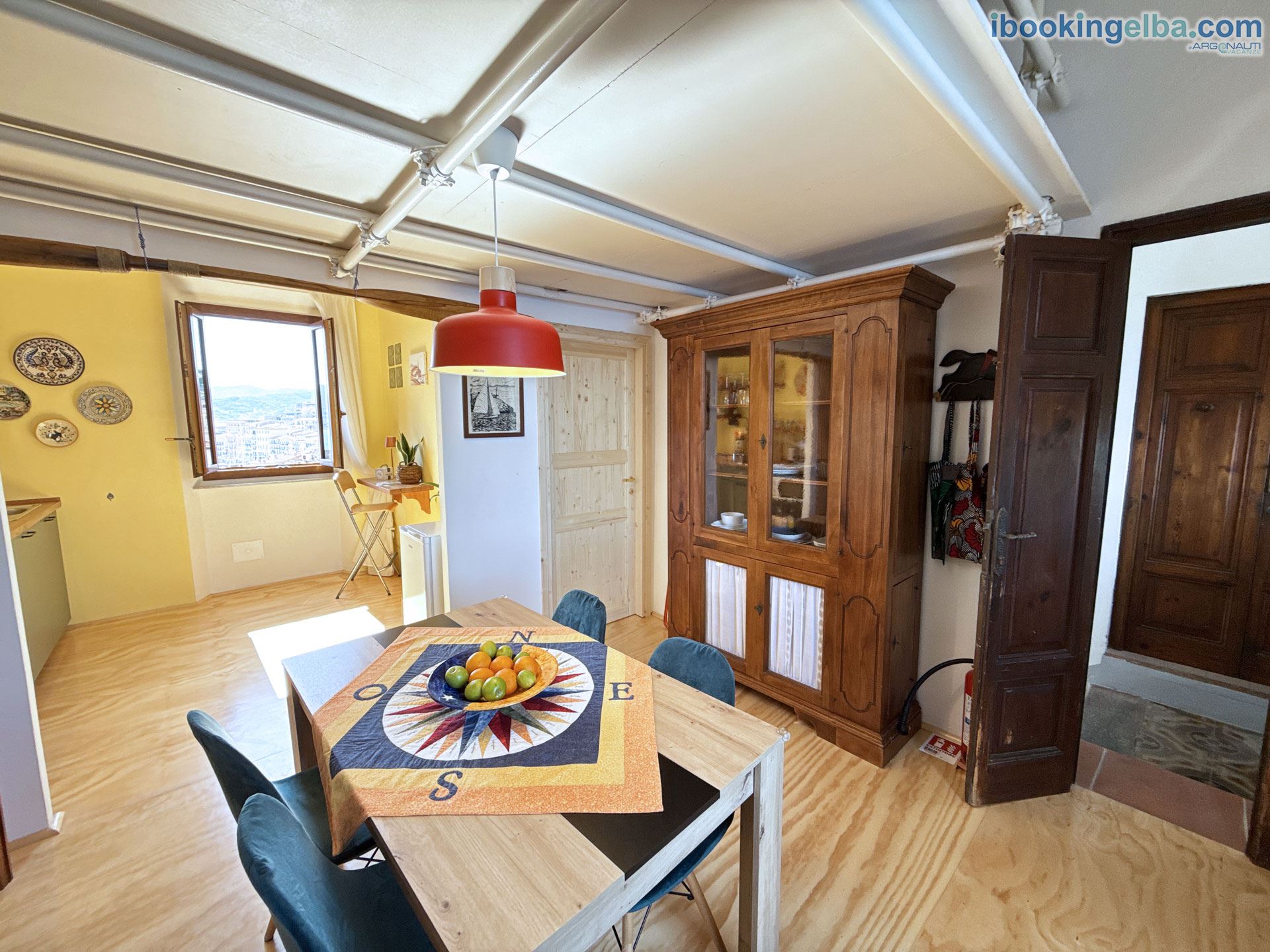 Angoli del Mare - soggiorno con zona pranzo e cucina a vista