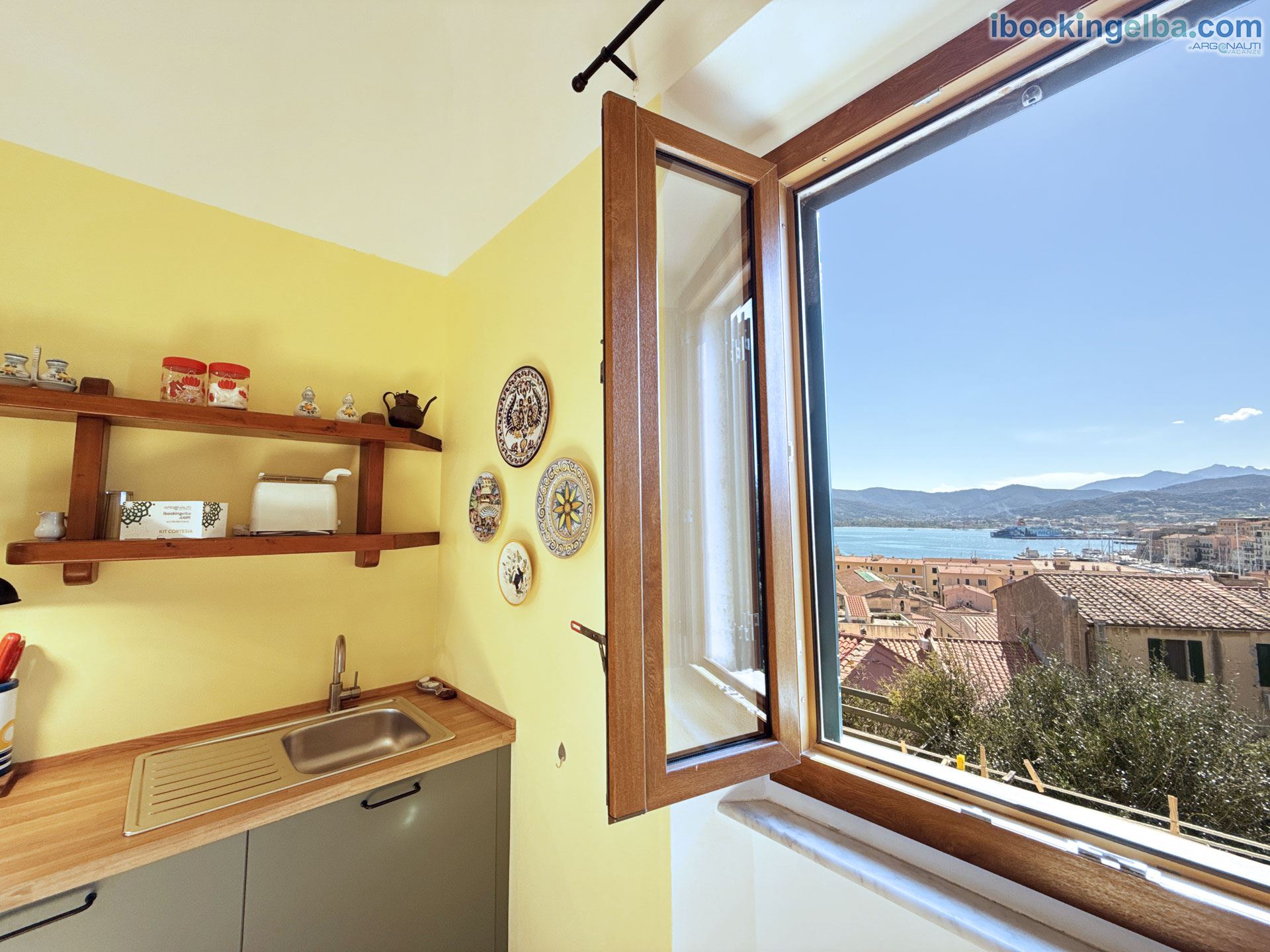 Angoli del Mare - Vista del Mare e della città dalla cucina