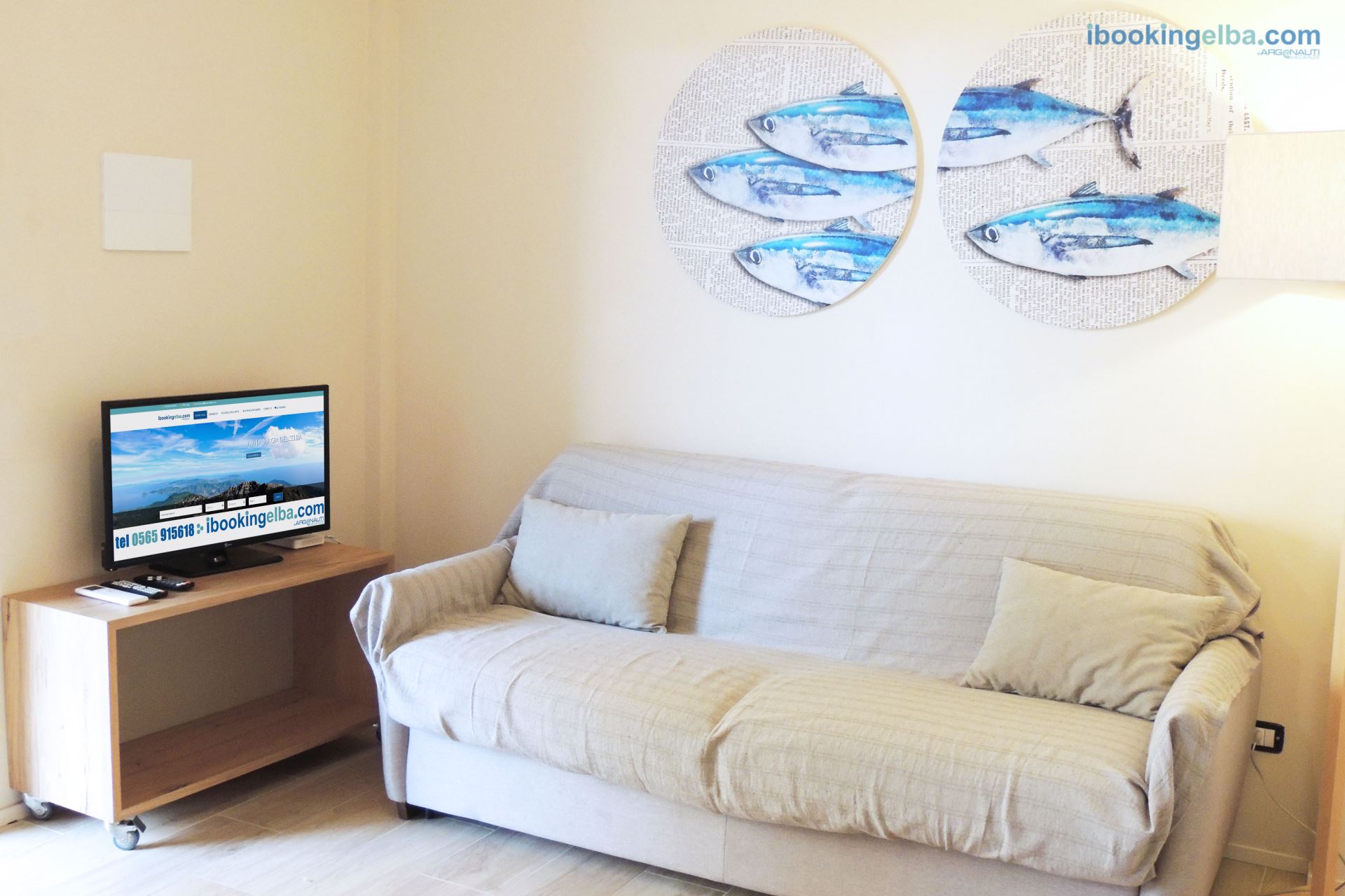 Il Sogno Azzurro - Bilo Superior (n°12) Soggiorno con divano letto matrimoniale e angolo TV