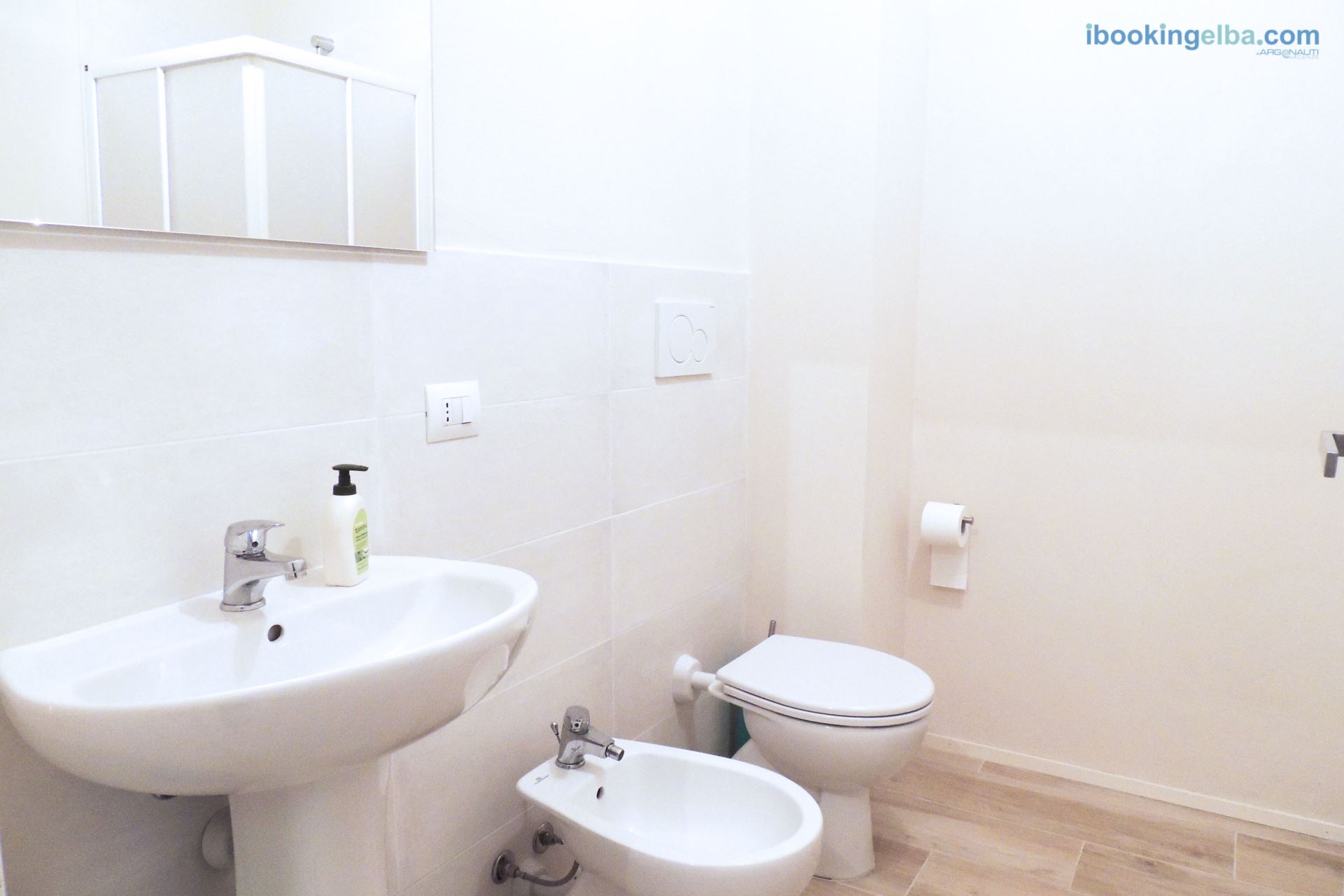 Sogno Azzurro - Bilo Superior (n°13) Bagno con doccia con aerazione (senza finestra)