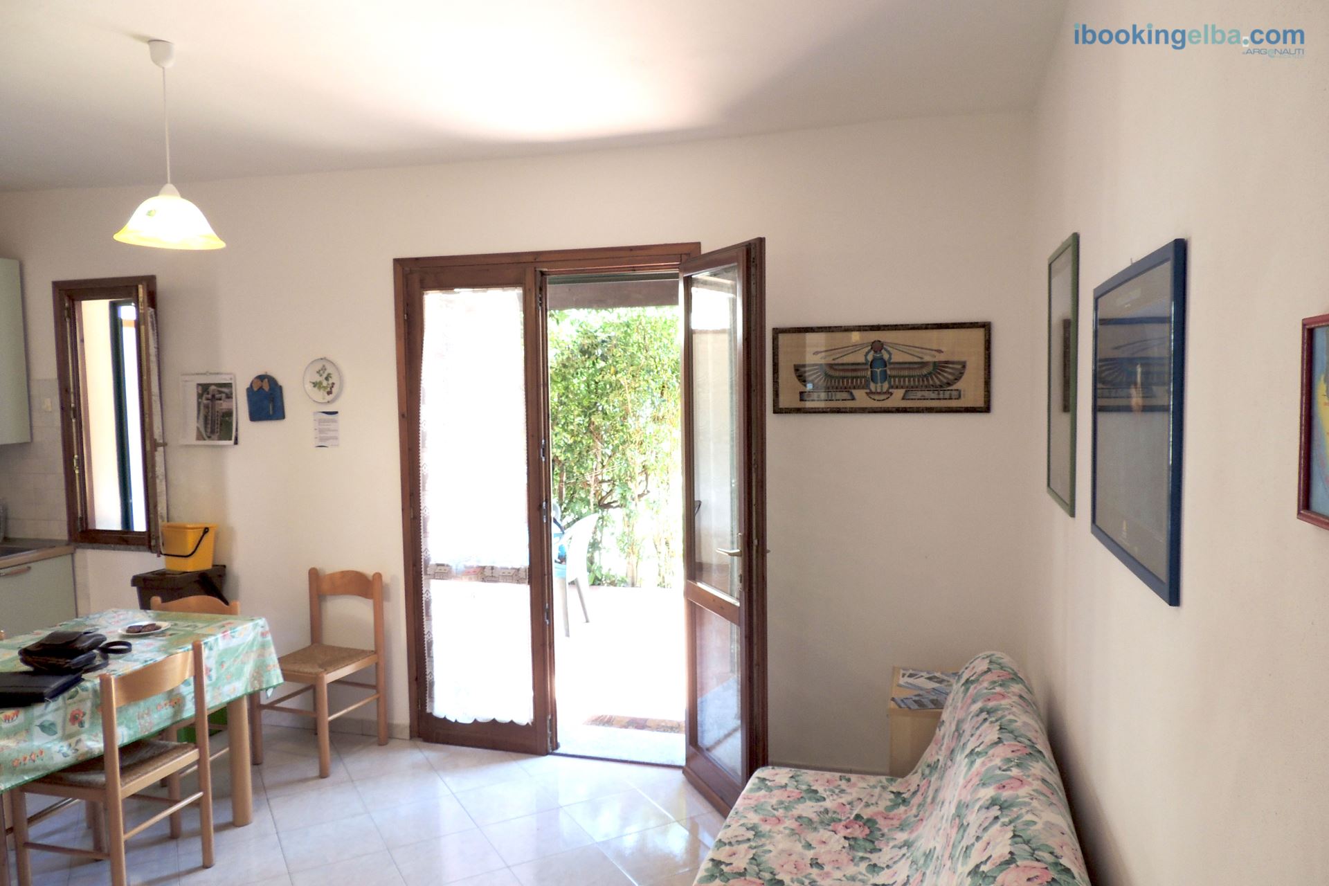 SALOTTO CON DIVANO LETTO