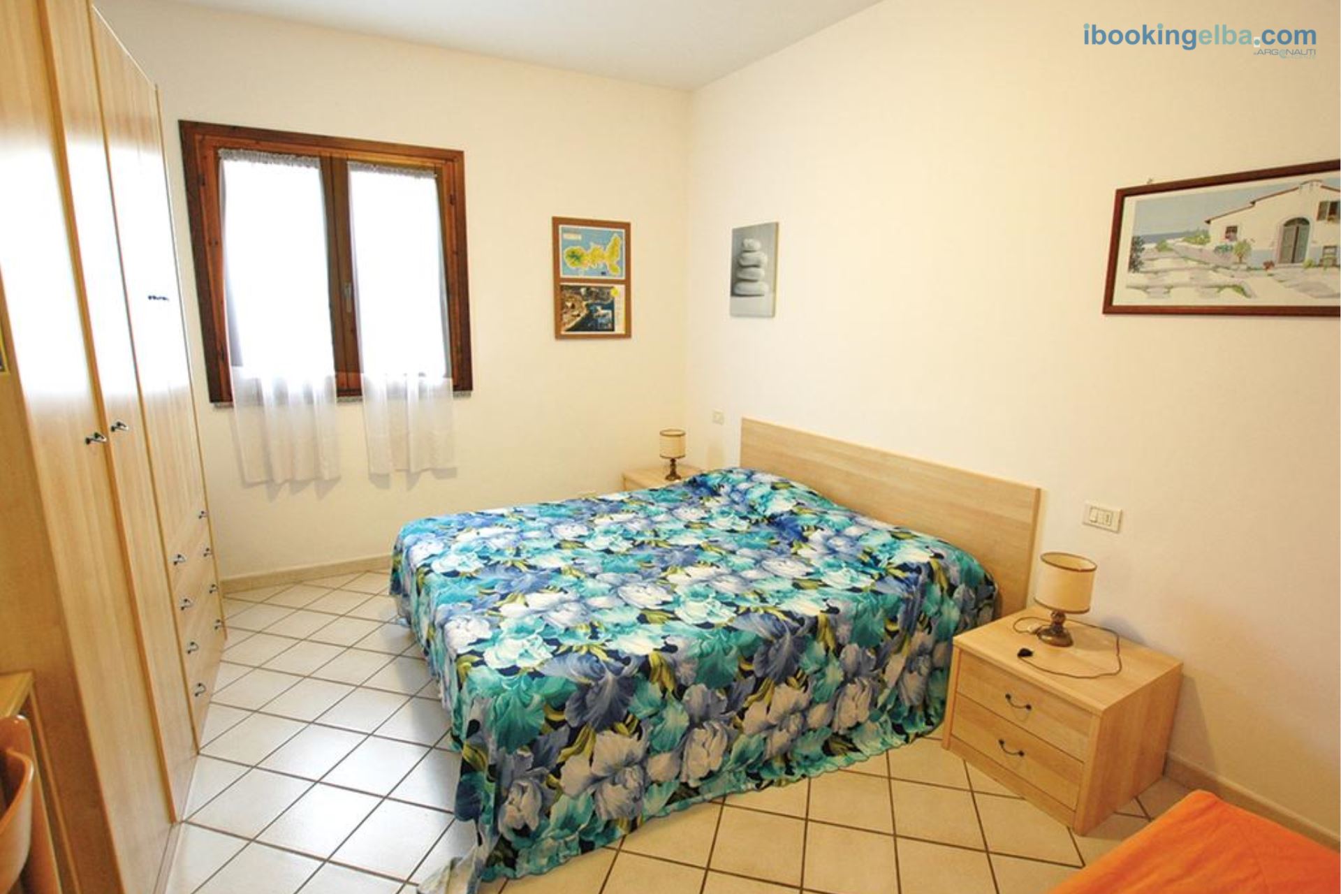 CAMERA MATRIMONIALE CON DIVANO LETTO