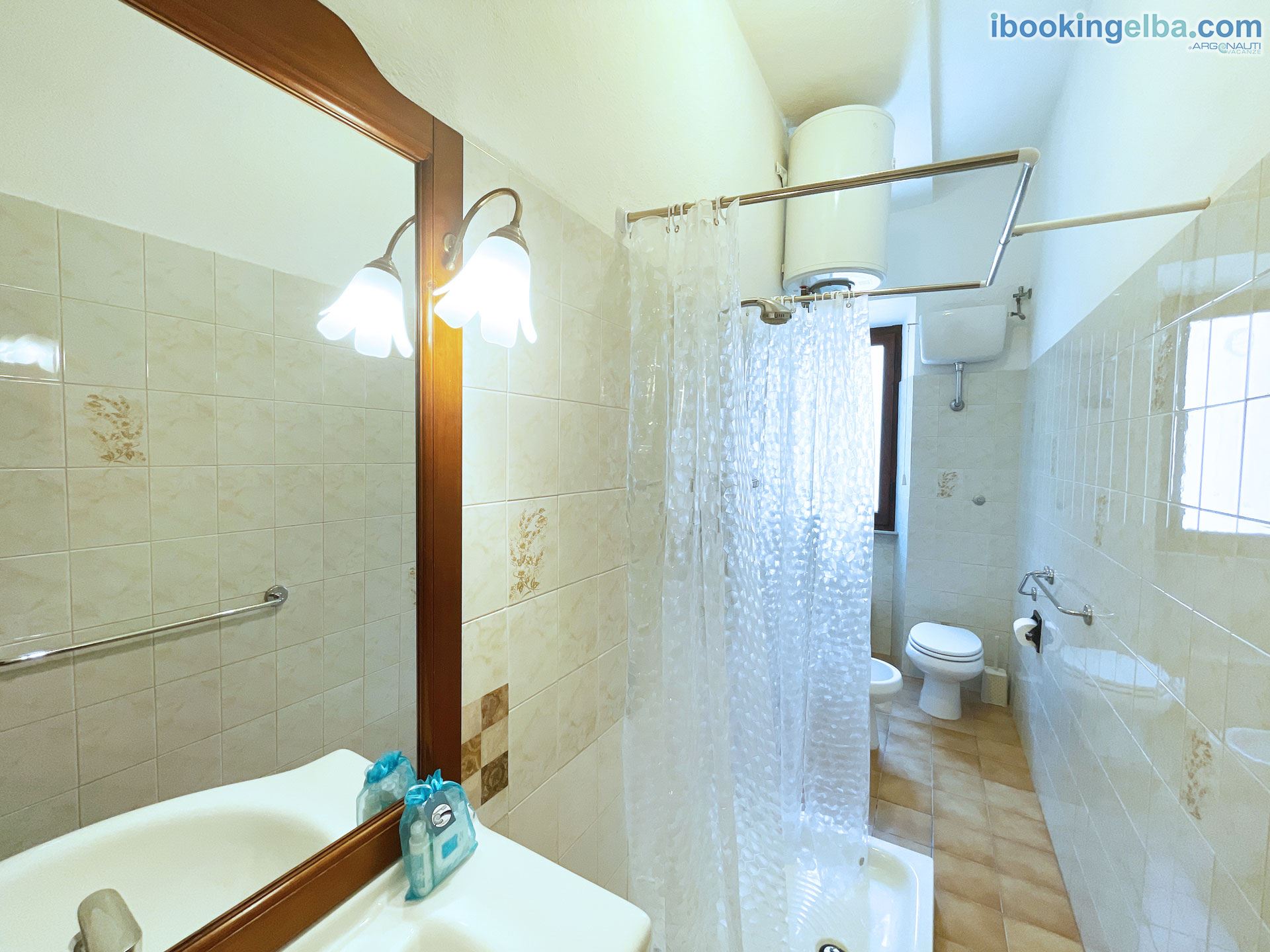 Casa Camilla - Bagno con doccia (con tenda)