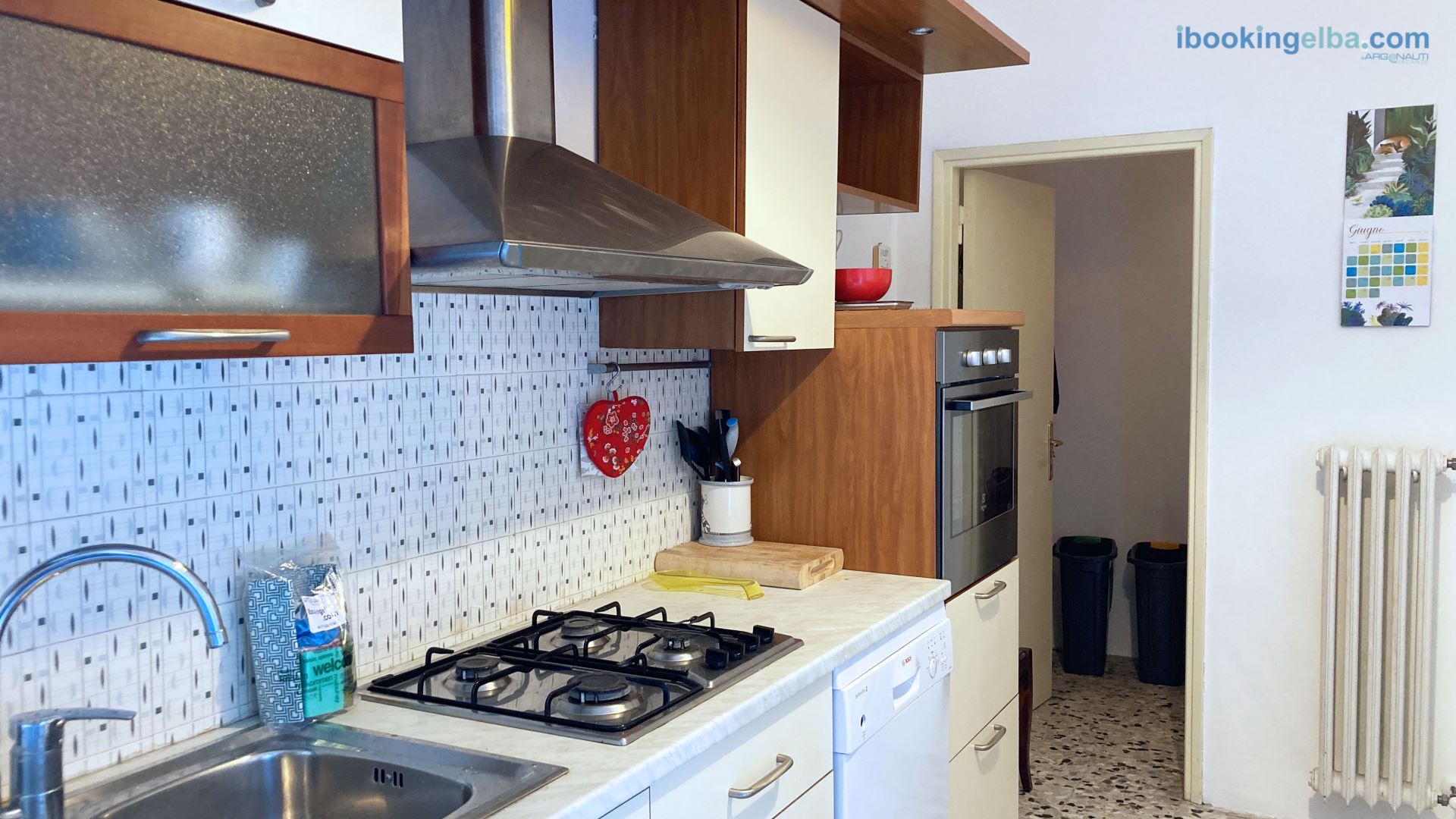 Cucina con angolo cottura e lavastoviglie