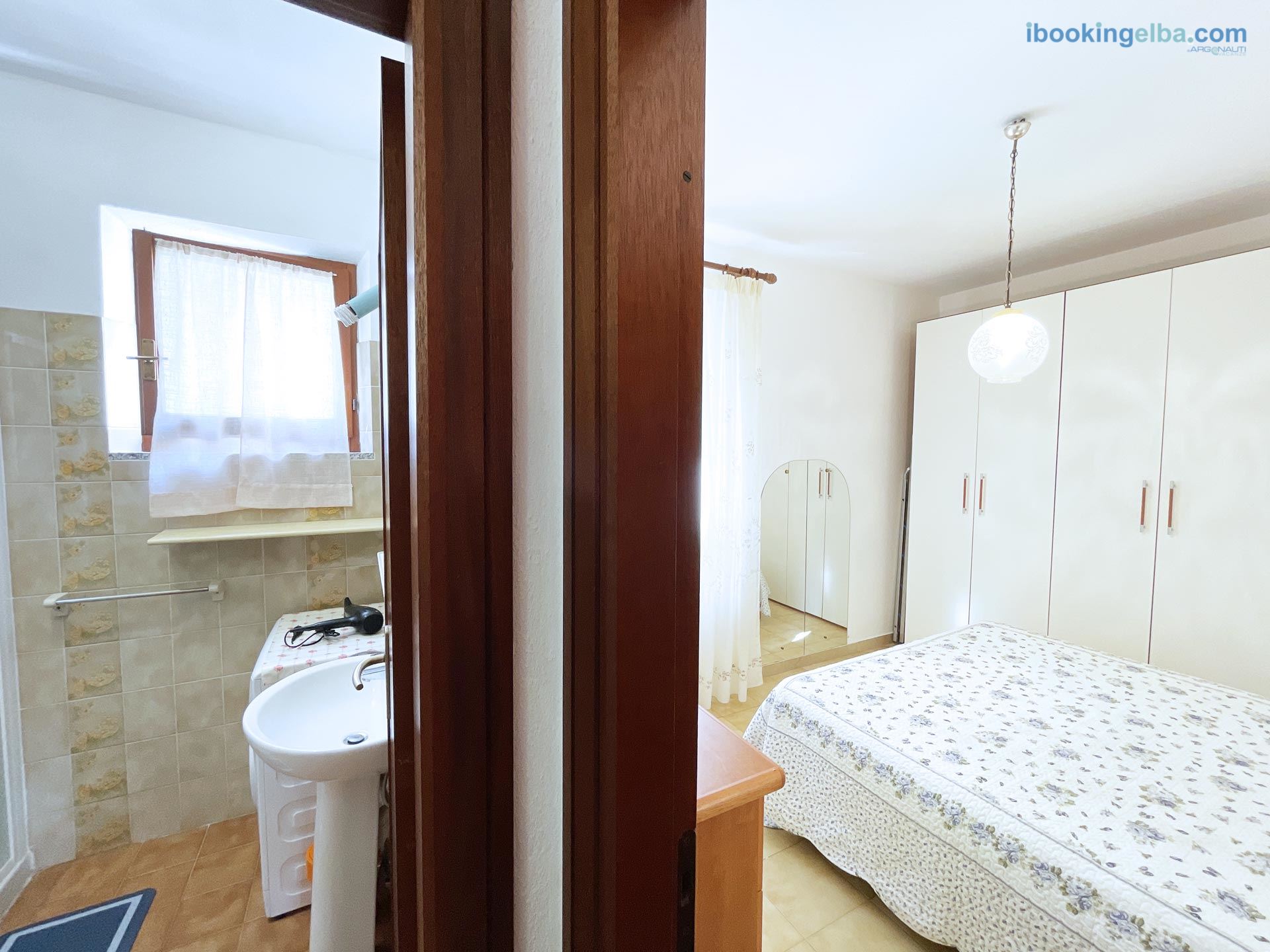 Casa Giovanni - Vista Antibagno e Camera Matrimoniale