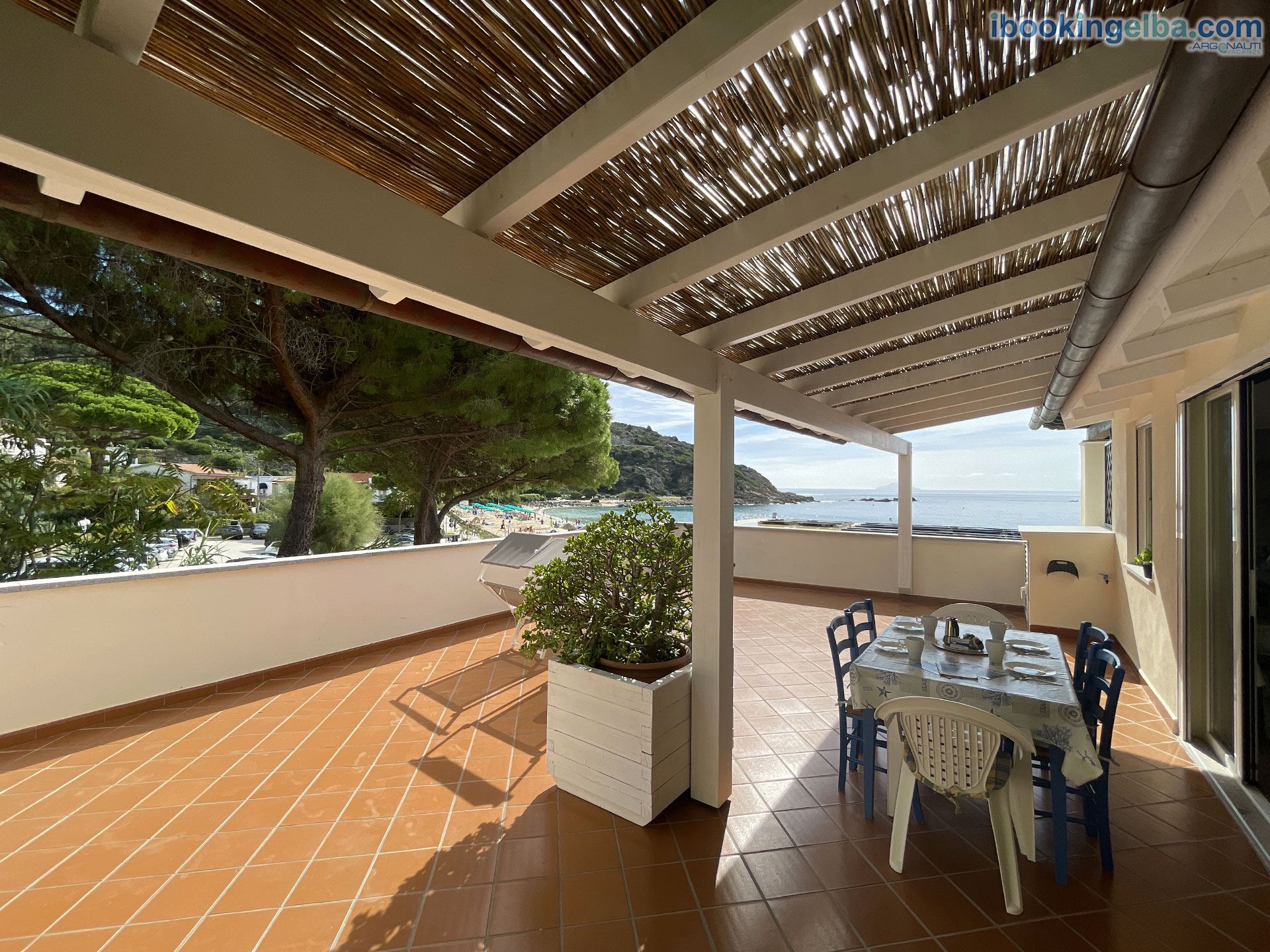 Cavoli Beach - Terrazza Vista Mare e zona Pranzo