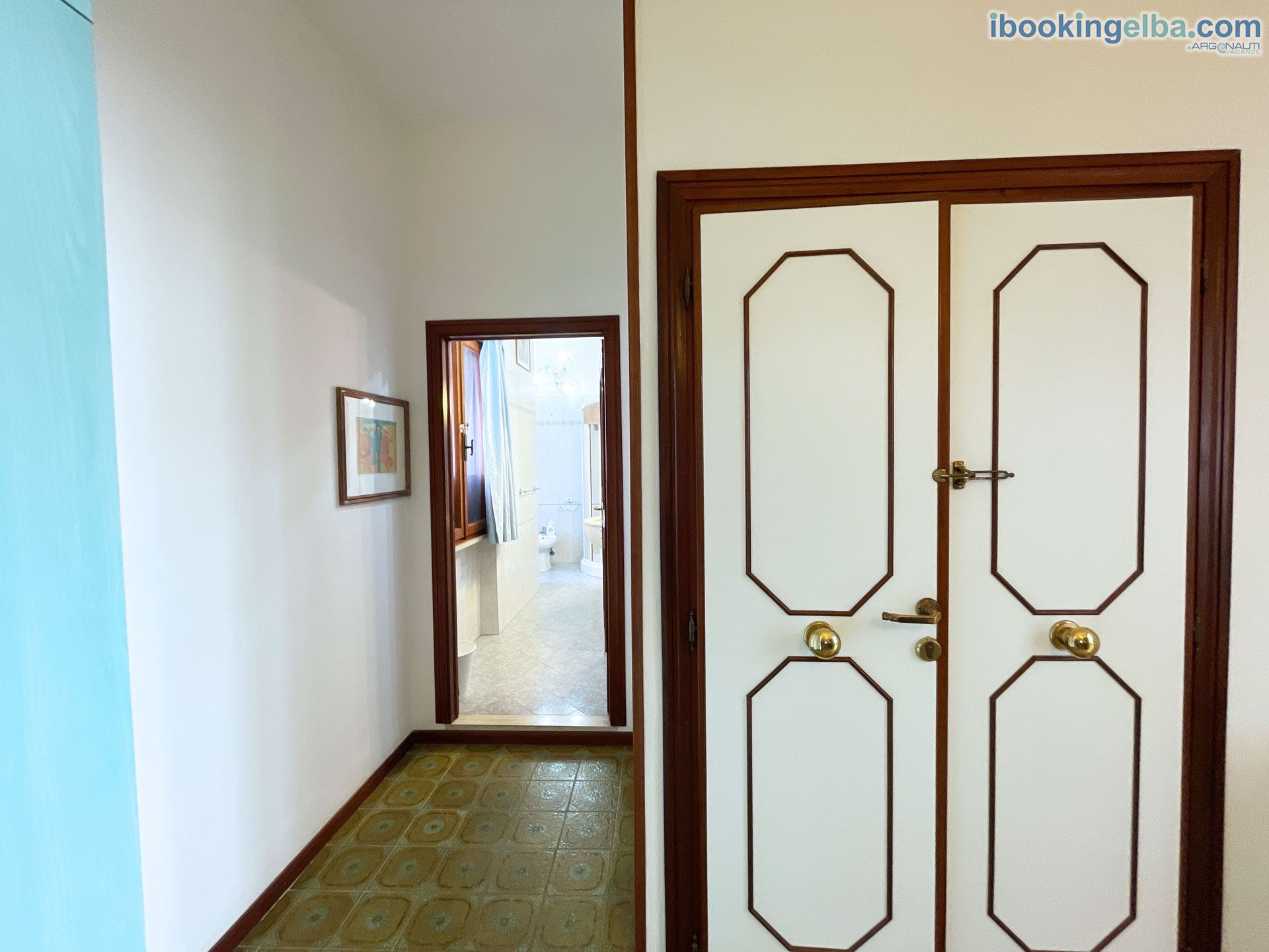 Casa Chiara - Porta d' entrata e antibagno bagno con box doccia