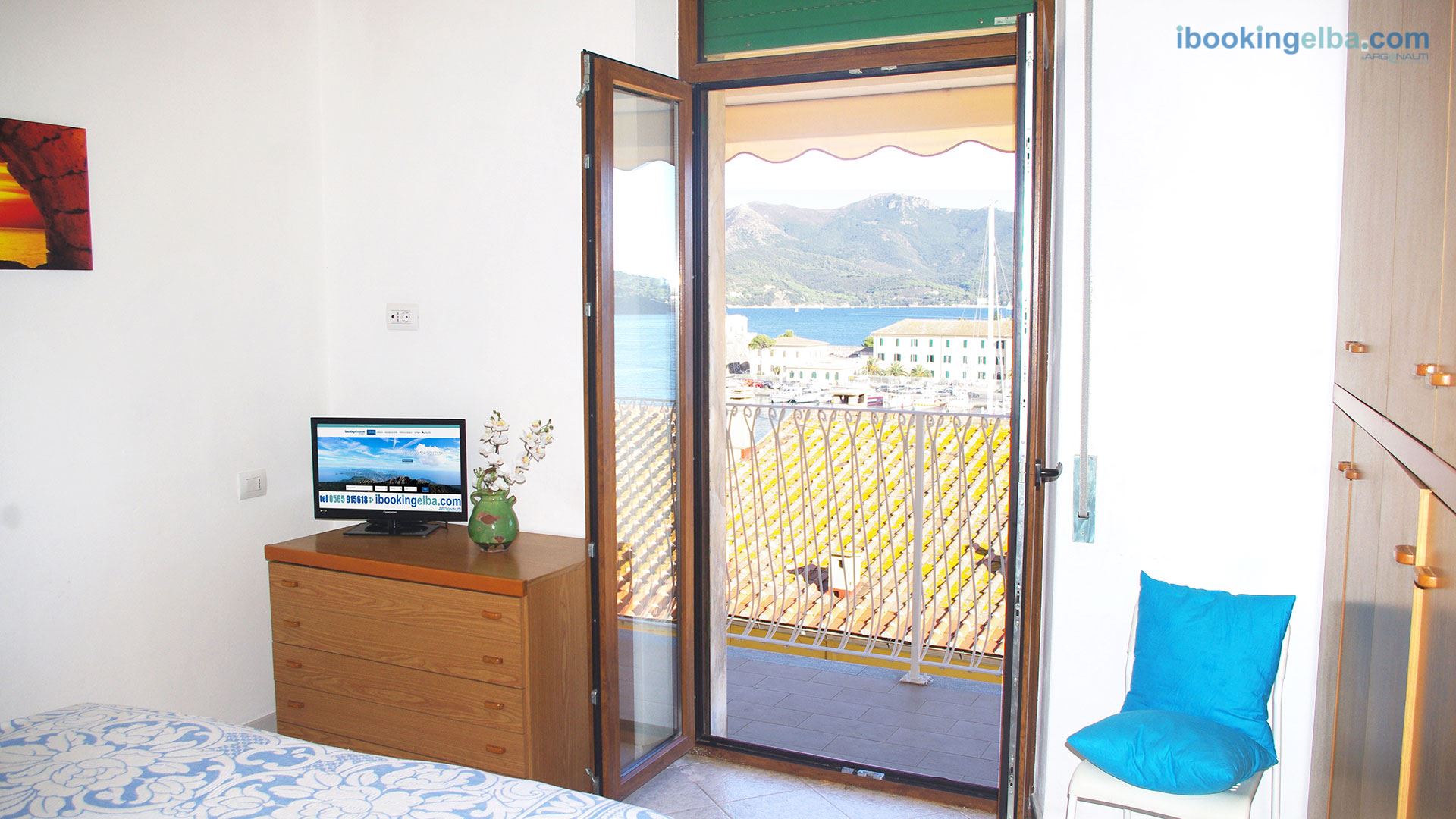 Camera matrimoniale con balcone vista mare