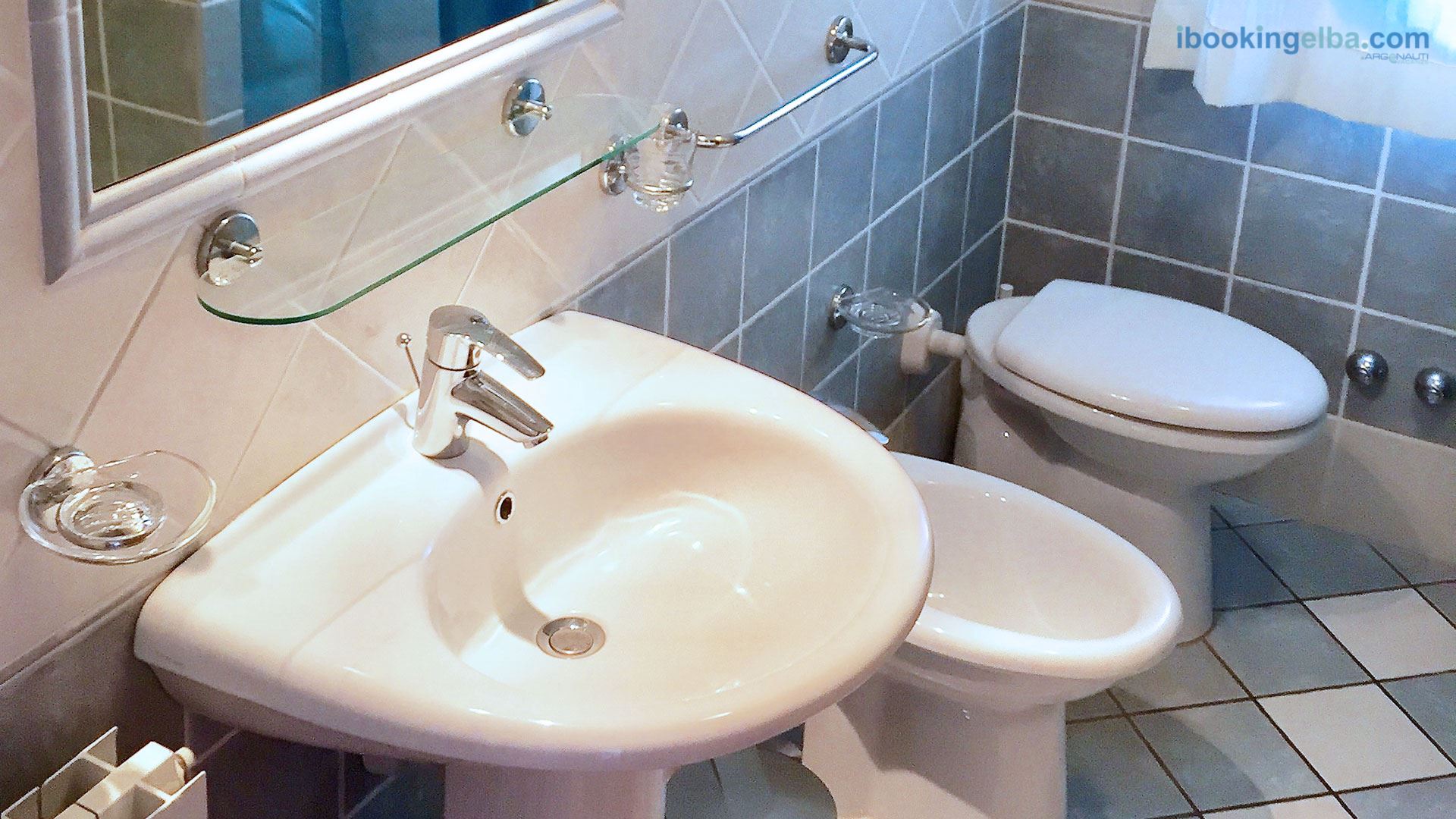 Casa Deni - Bagno con Vasca e Box Doccia