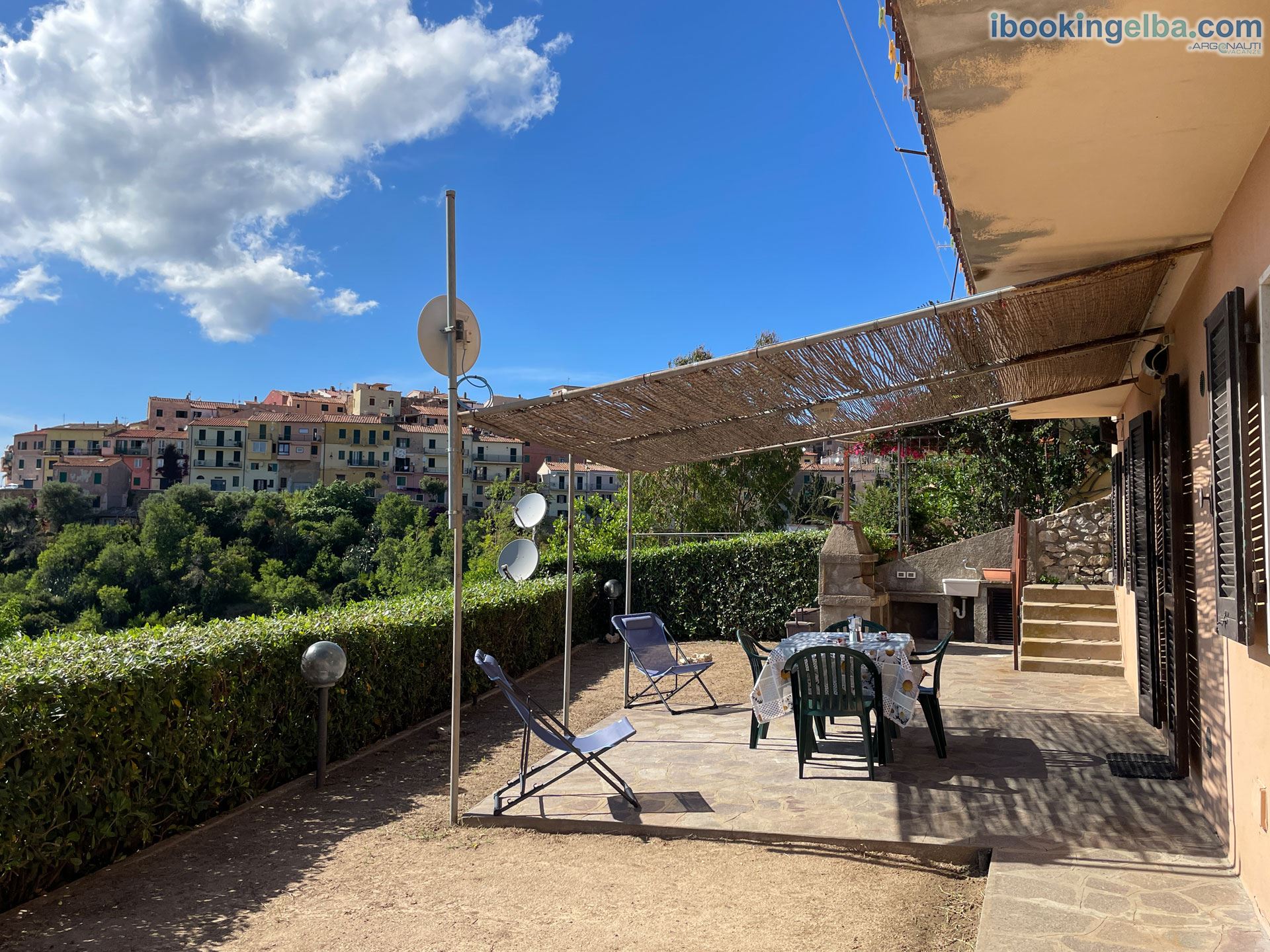 Casa Deni - Trilocale - Vista di Capoliveri dal giardino