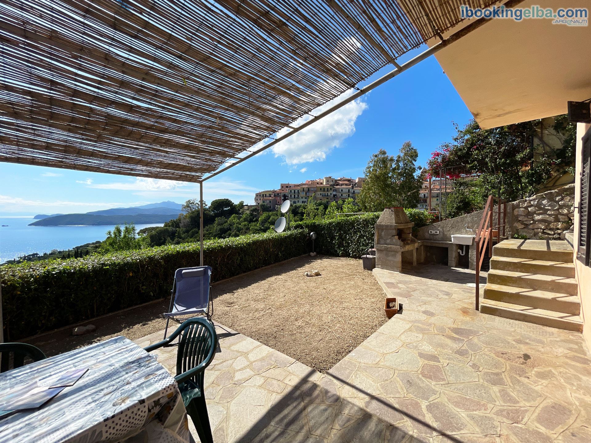 Casa Deni - Trilocale - Patio attrezzato con tavolino e sedie