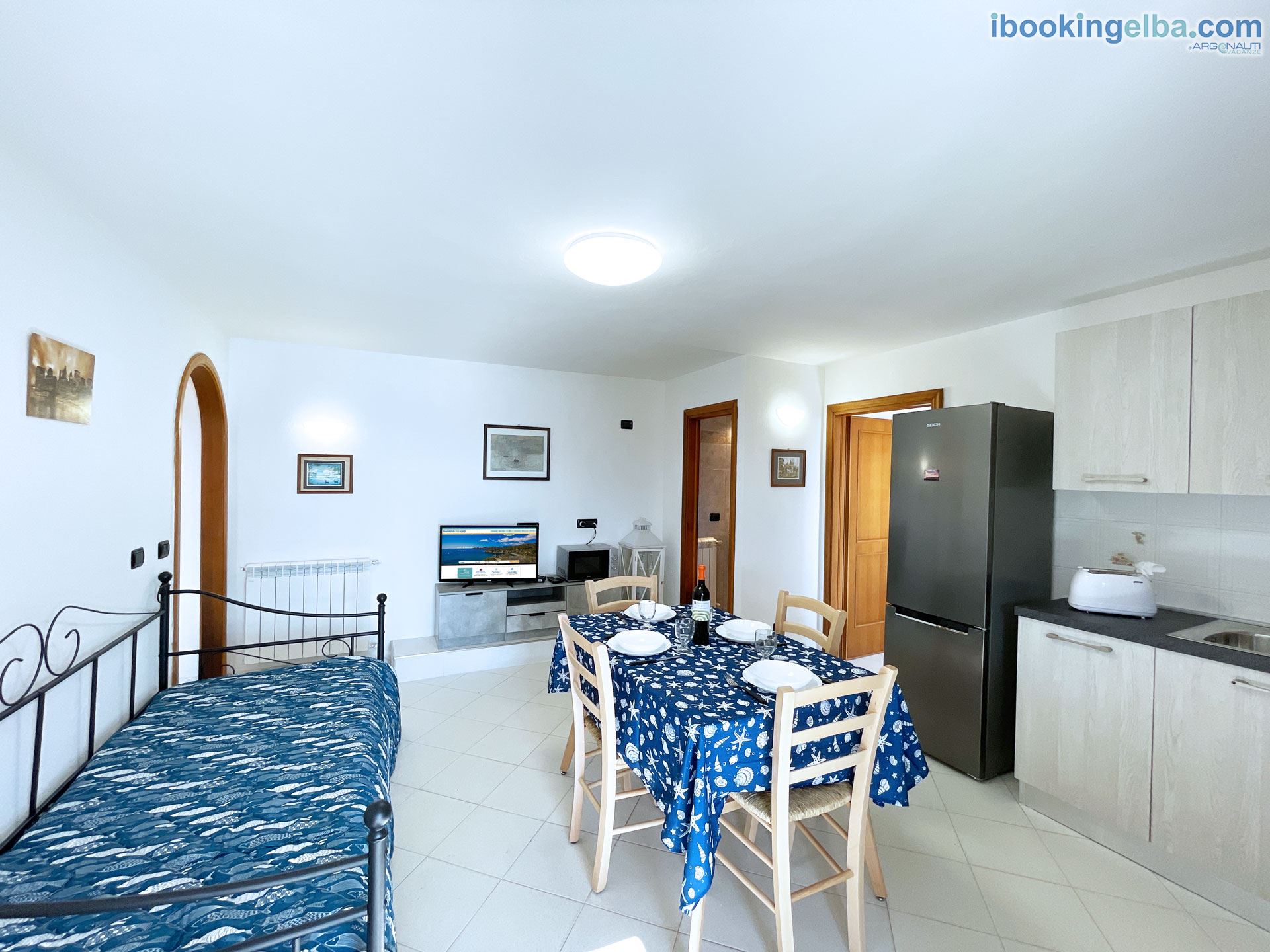 Casa Deni - Trilocale - soggiorno con zona pranzo e zona TV