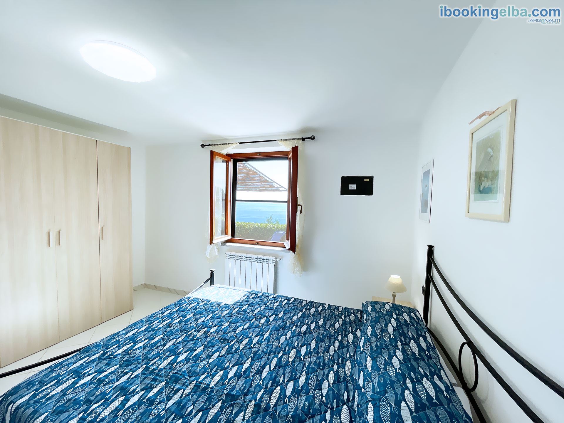 Casa Deni - Trilocale - Camera matrimoniale con vista mare