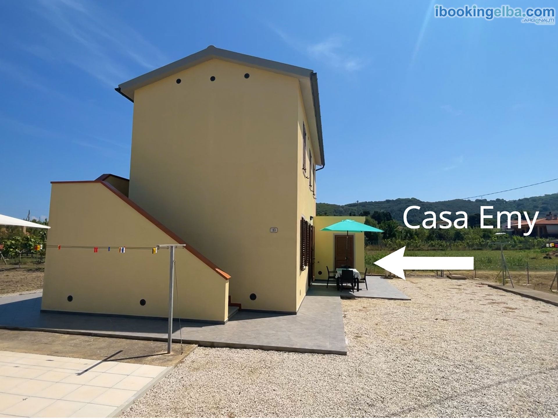 CASA EMY - INGRESSO E SPAZIO ESTERNO