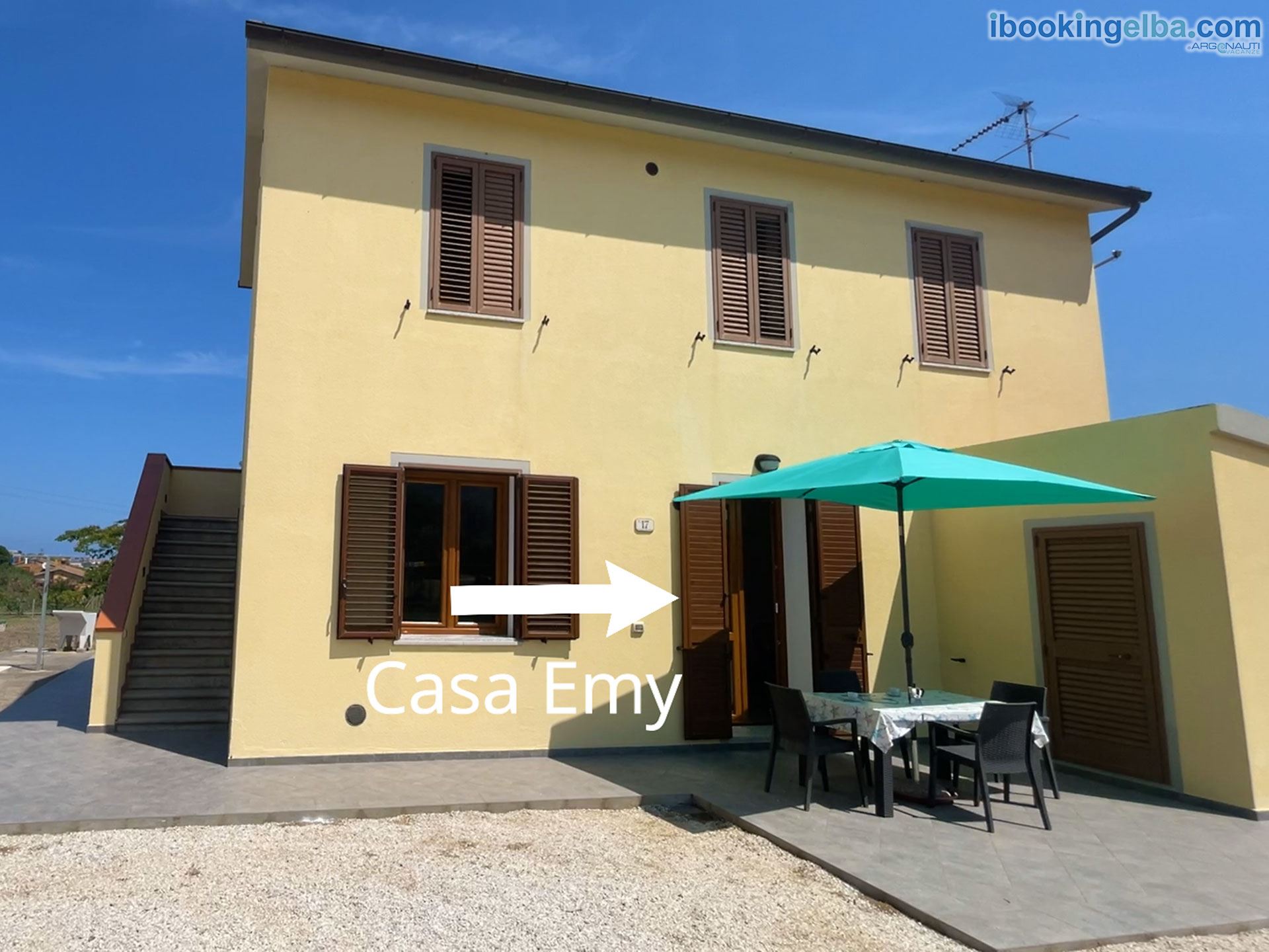 CASA EMY - INGRESSO E SPAZIO ESTERNO