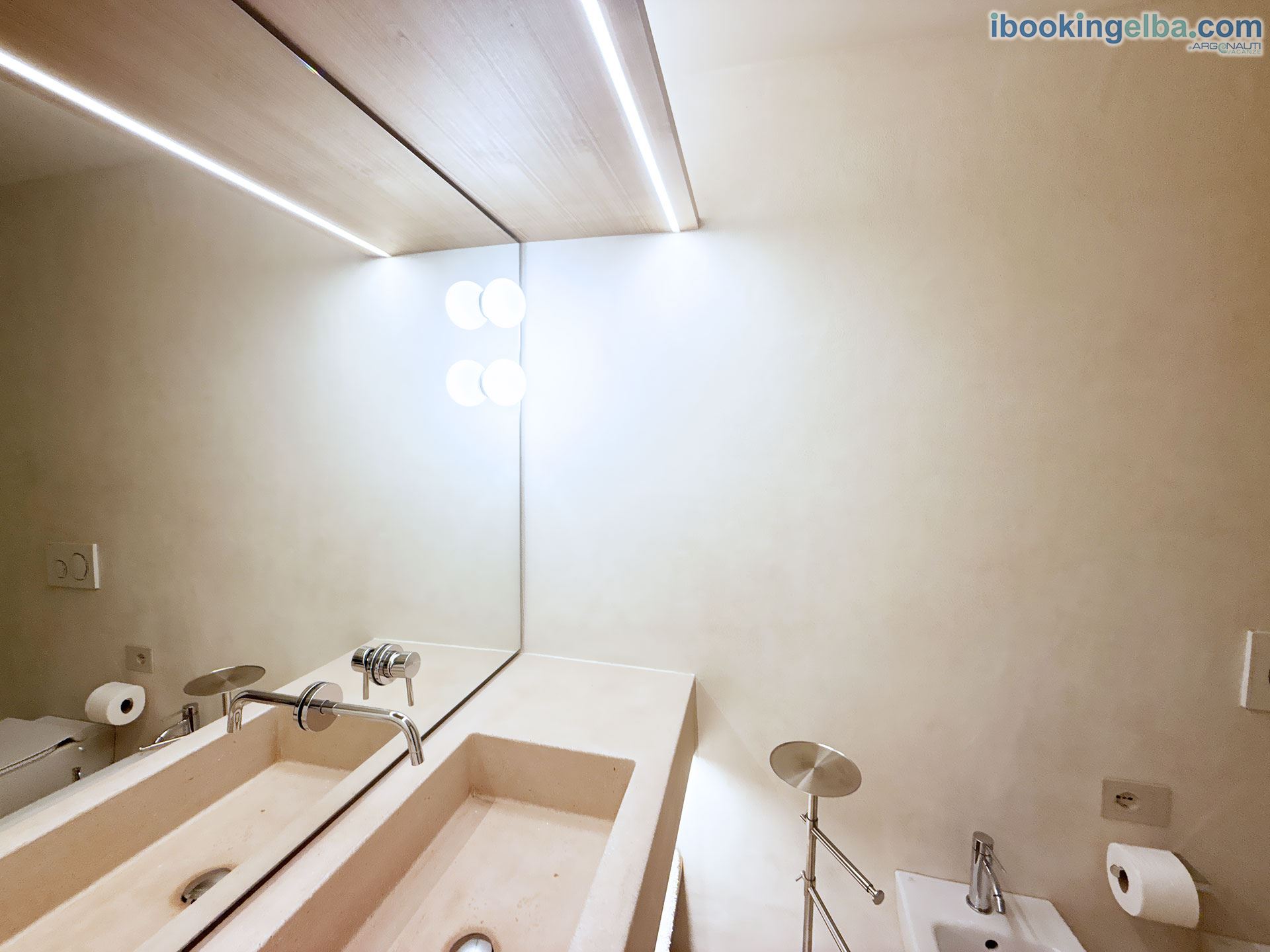 Casa Capo Enfola - Bagno con doccia in camera matrimoniale 1