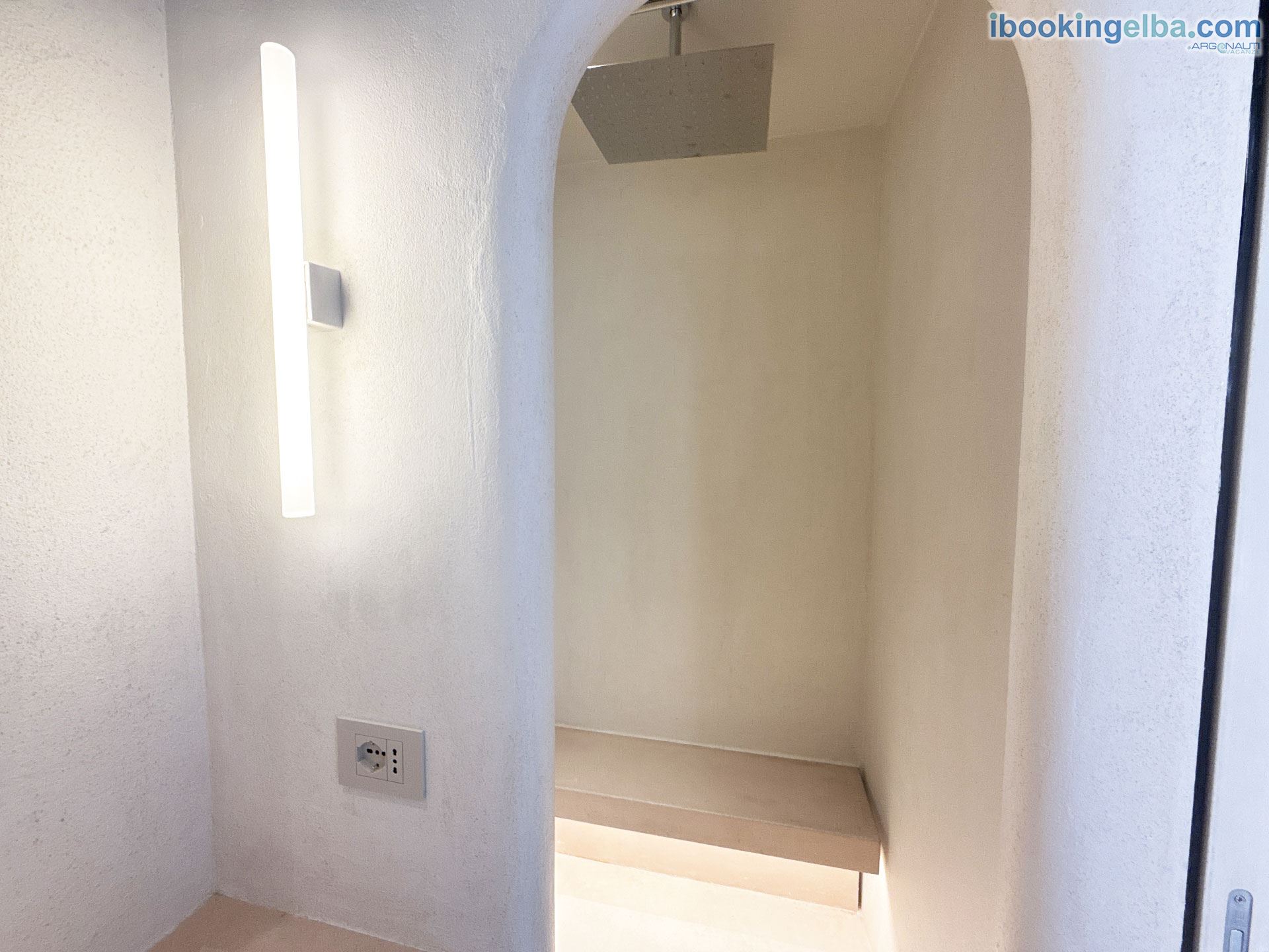 Casa Capo Enfola - Bagno con doccia, particolare