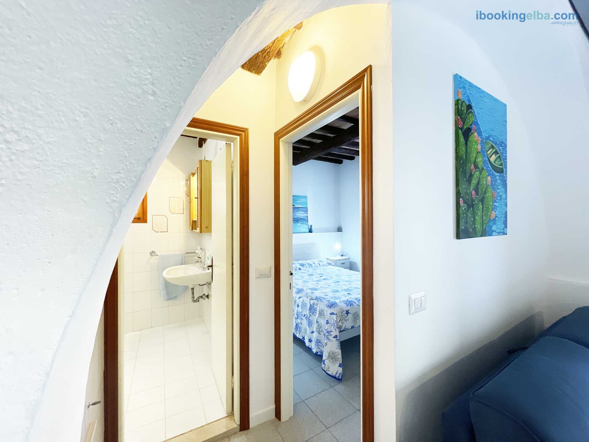 Casa Eva - Accesso alla Camera Matrimoniale e al Bagno