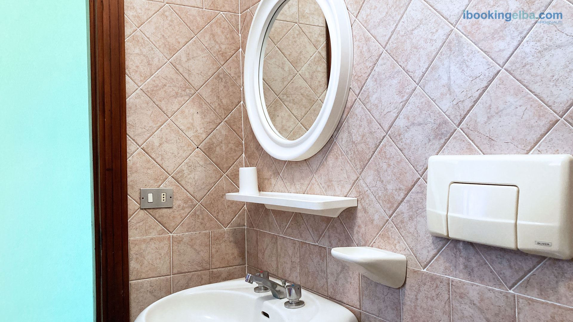 Trilo (3) - Bagno principale con doccia (no box)