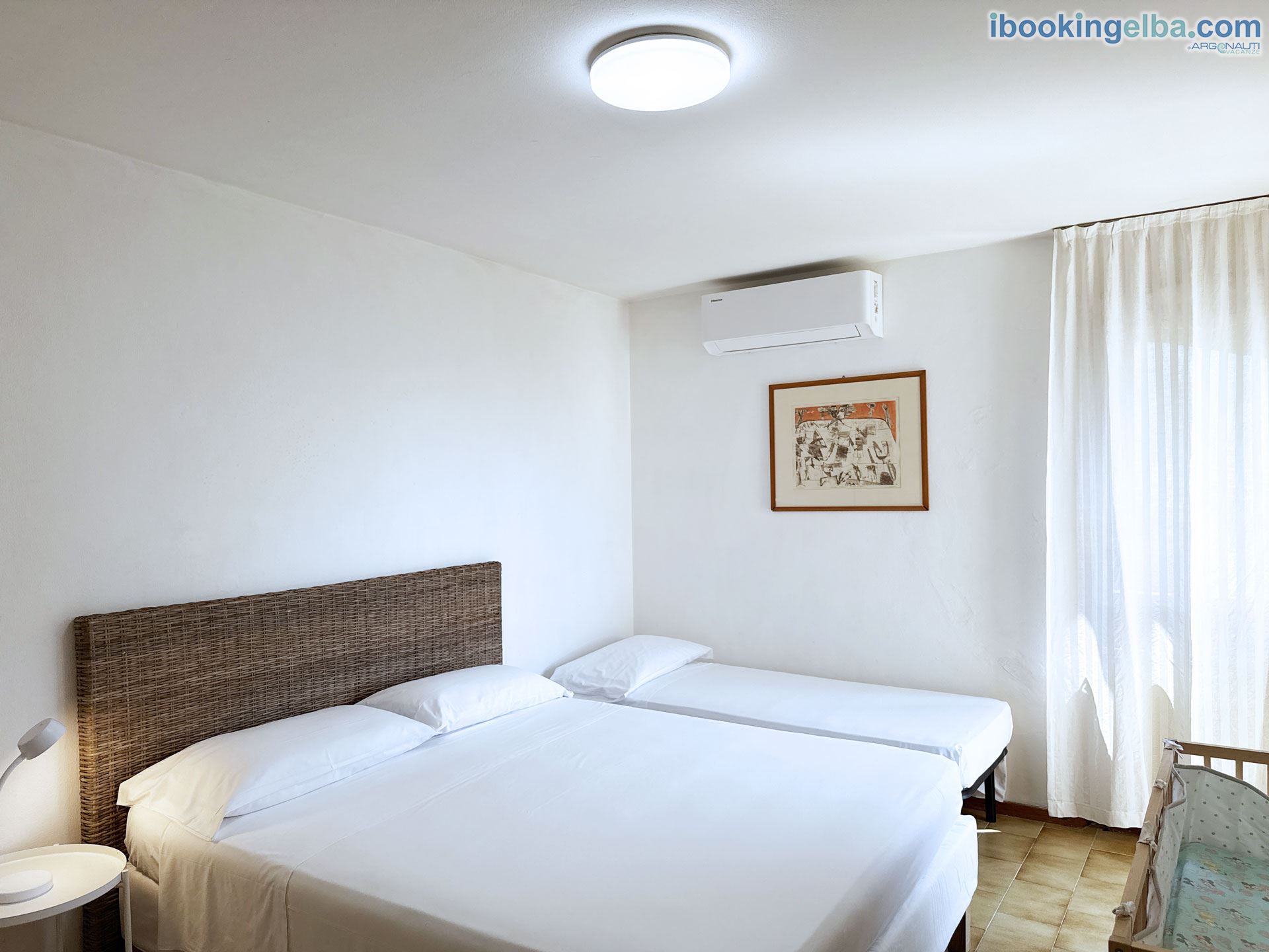 Villetta Fonza - Camera matrimoniale 2 con culla e terzo letto aggiunto e vista mare