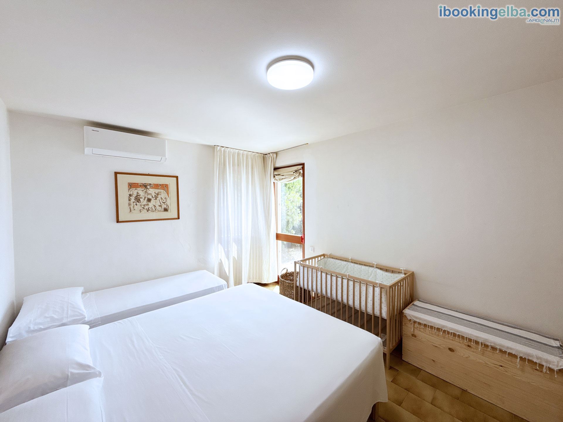 Villetta Fonza - Camera matrimoniale 2 con culla e terzo letto aggiunto e vista mare