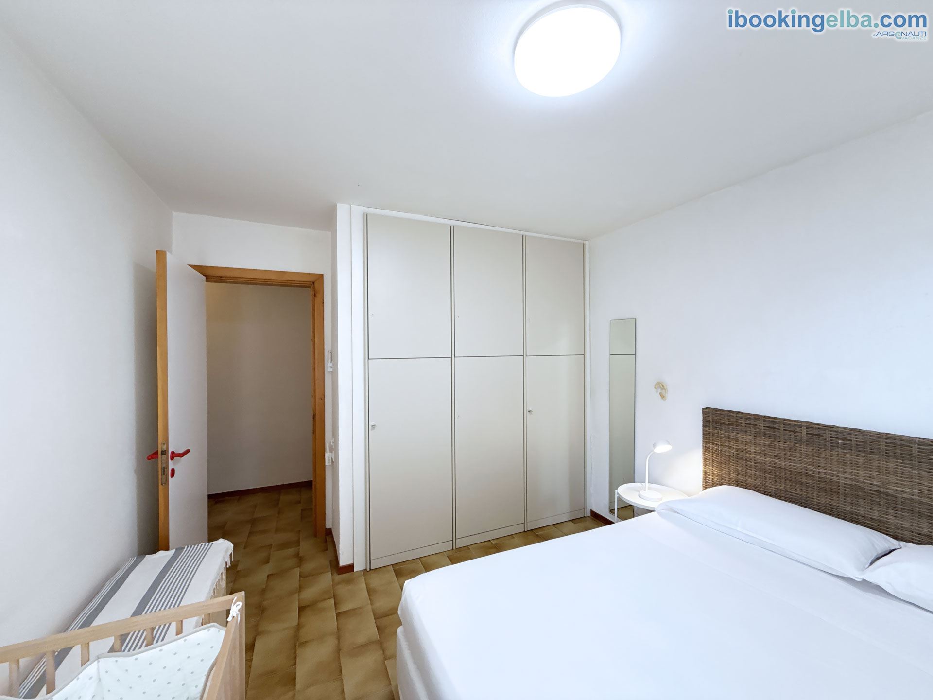 Villetta Fonza - Camera matrimoniale 2 con culla e terzo letto aggiunto e vista mare