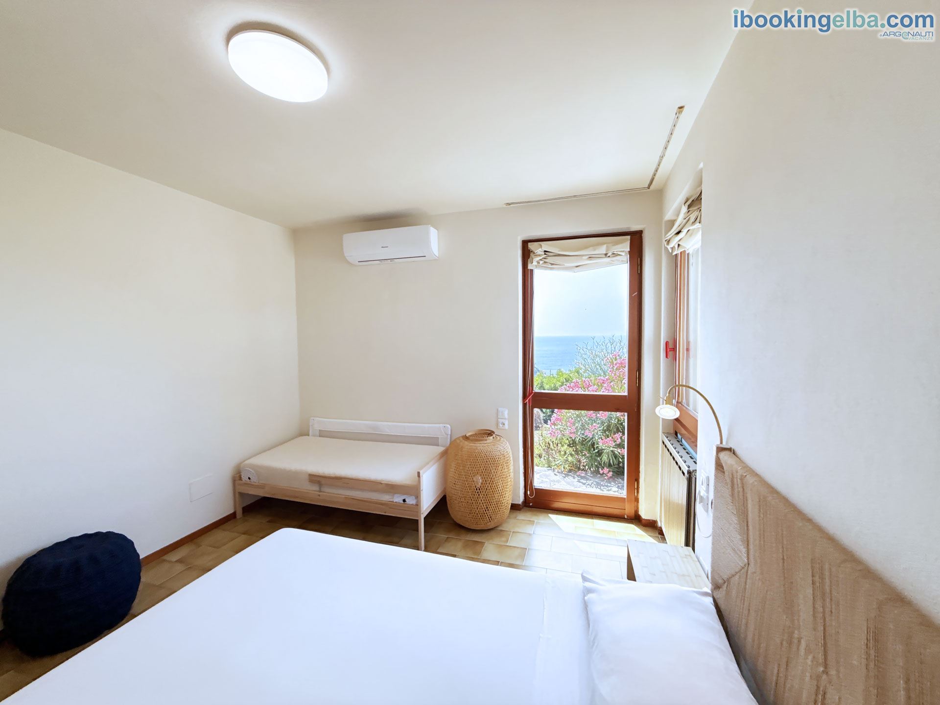 Villetta Fonza - Camera matrimoniale 1 con vista mare