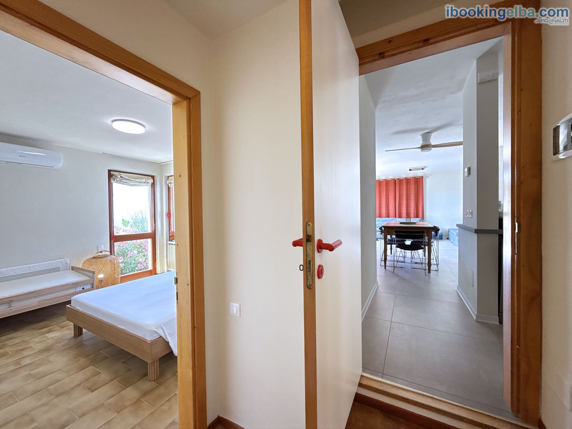 Villetta Fonza - Vista della camera matrimoniale 1 con vista mare