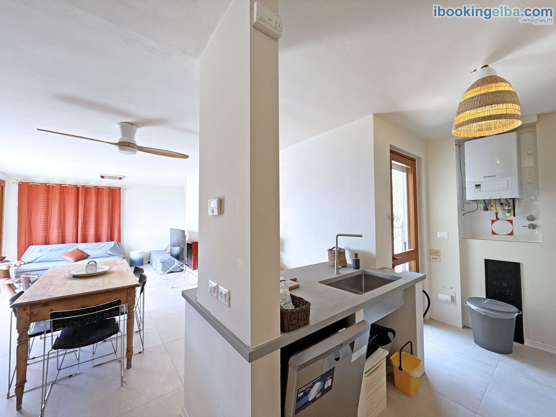 Villetta Fonza - Particolare del soggiorno e dell'angolo cottura