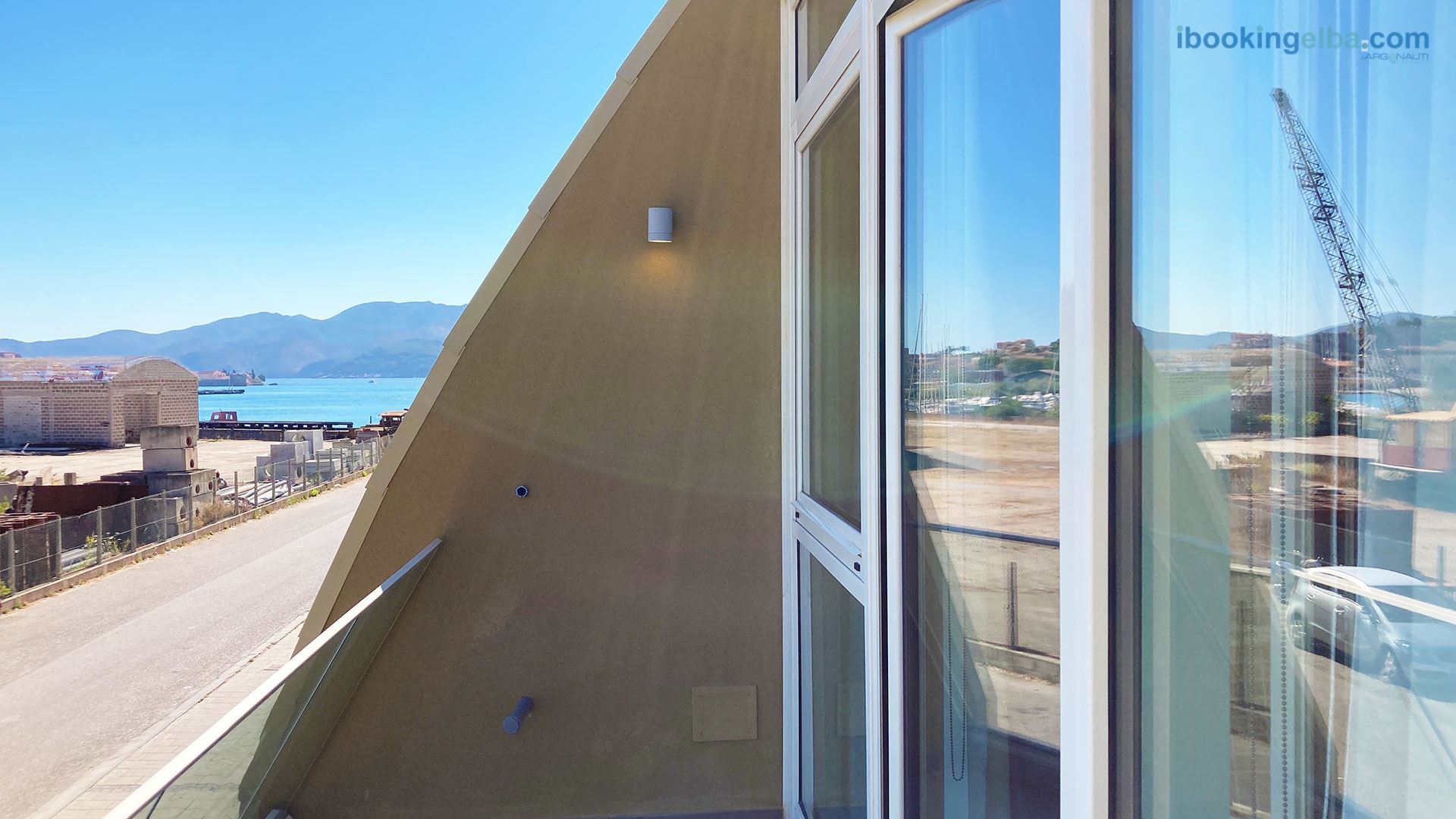 Terrazzo con vista mare e su Portoferraio