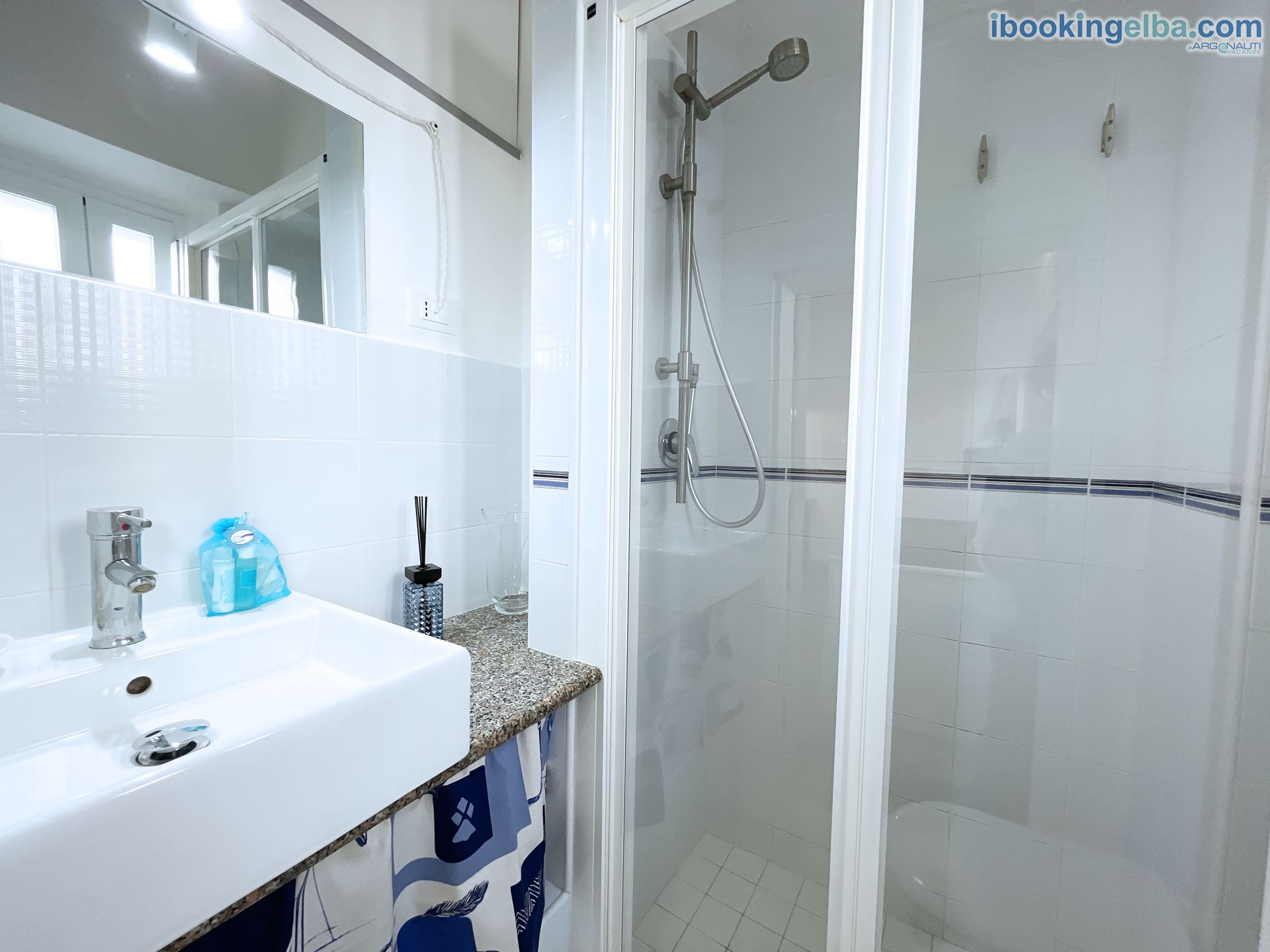 La Goletta - Bagno con box doccia senza bidet