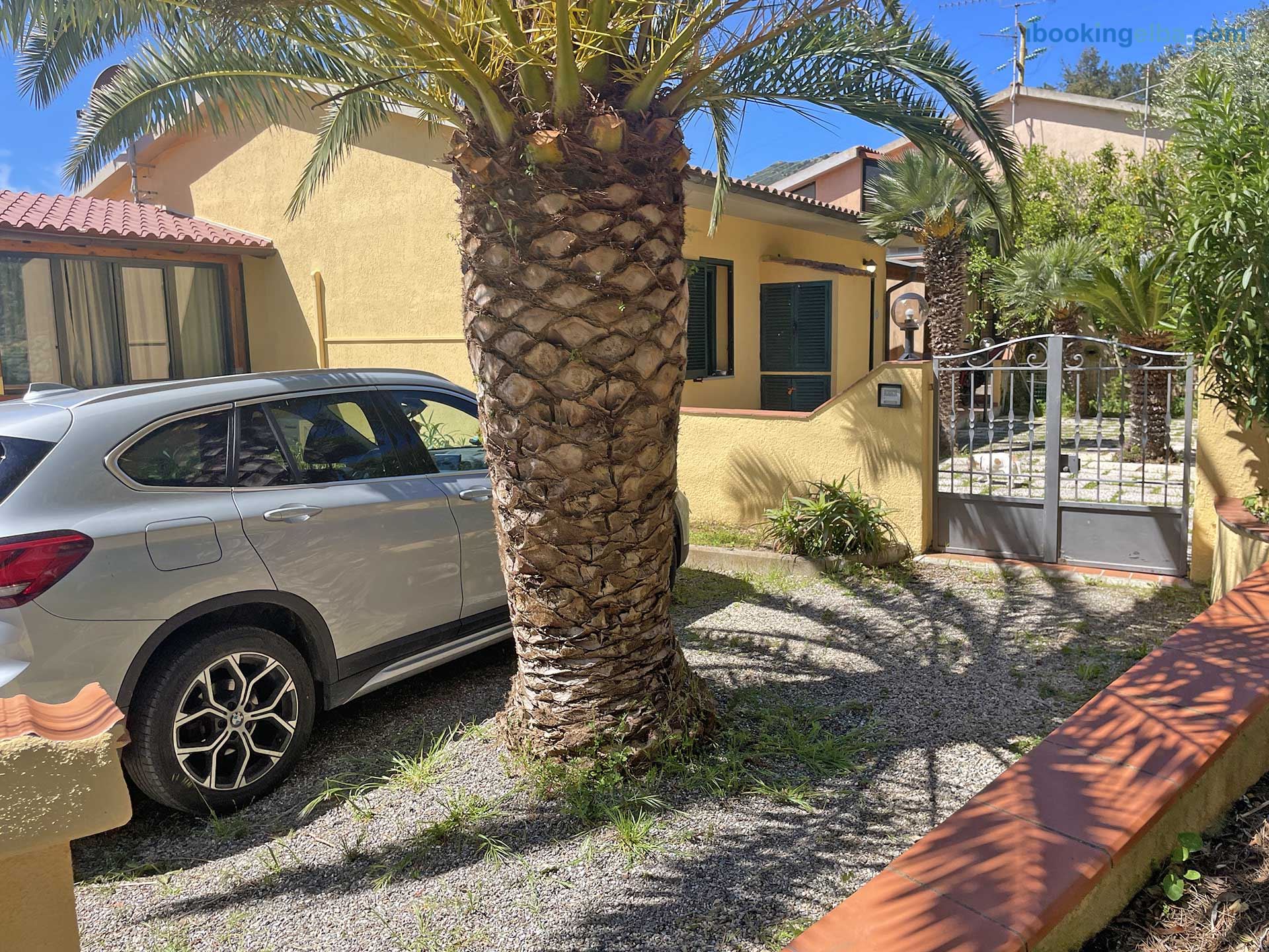 La Casina di Gràssera - Parcheggio e Cancello d'Ingresso