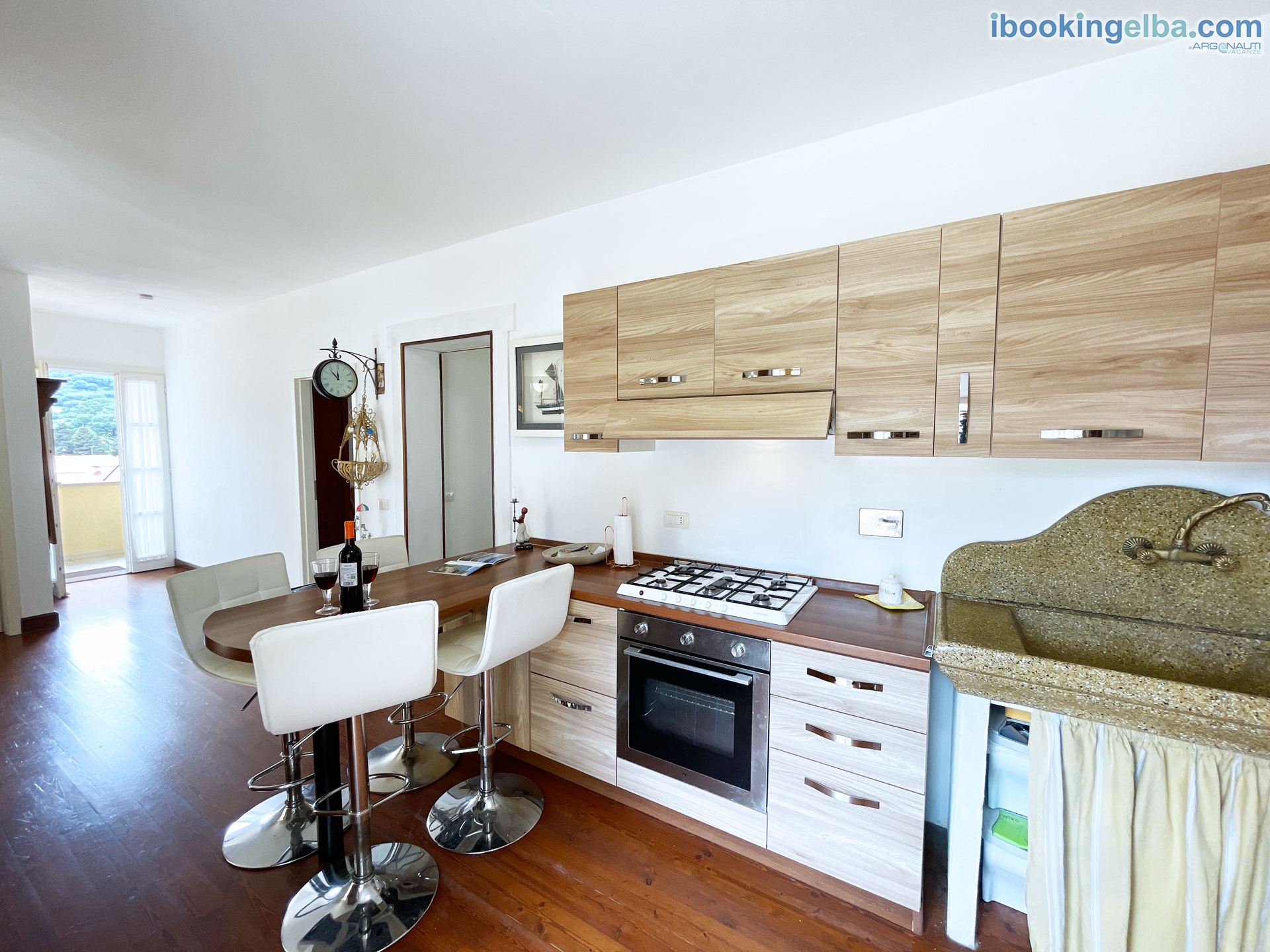 Casa Kennedy - Cucina open space con angolo cottura
