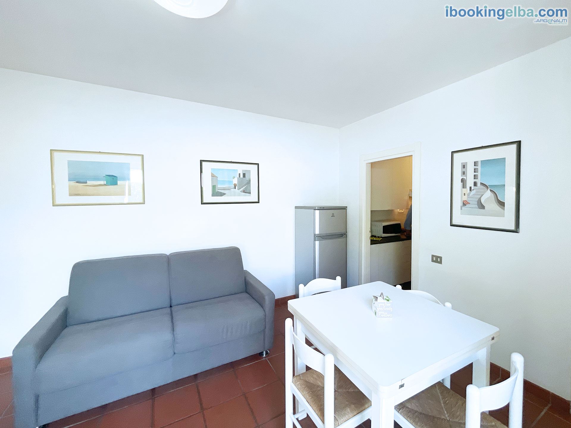 Sant'Anna del Volterraio - Maestra 56 - Soggiorno con tv, divano letto matrimoniale e zona pranzo