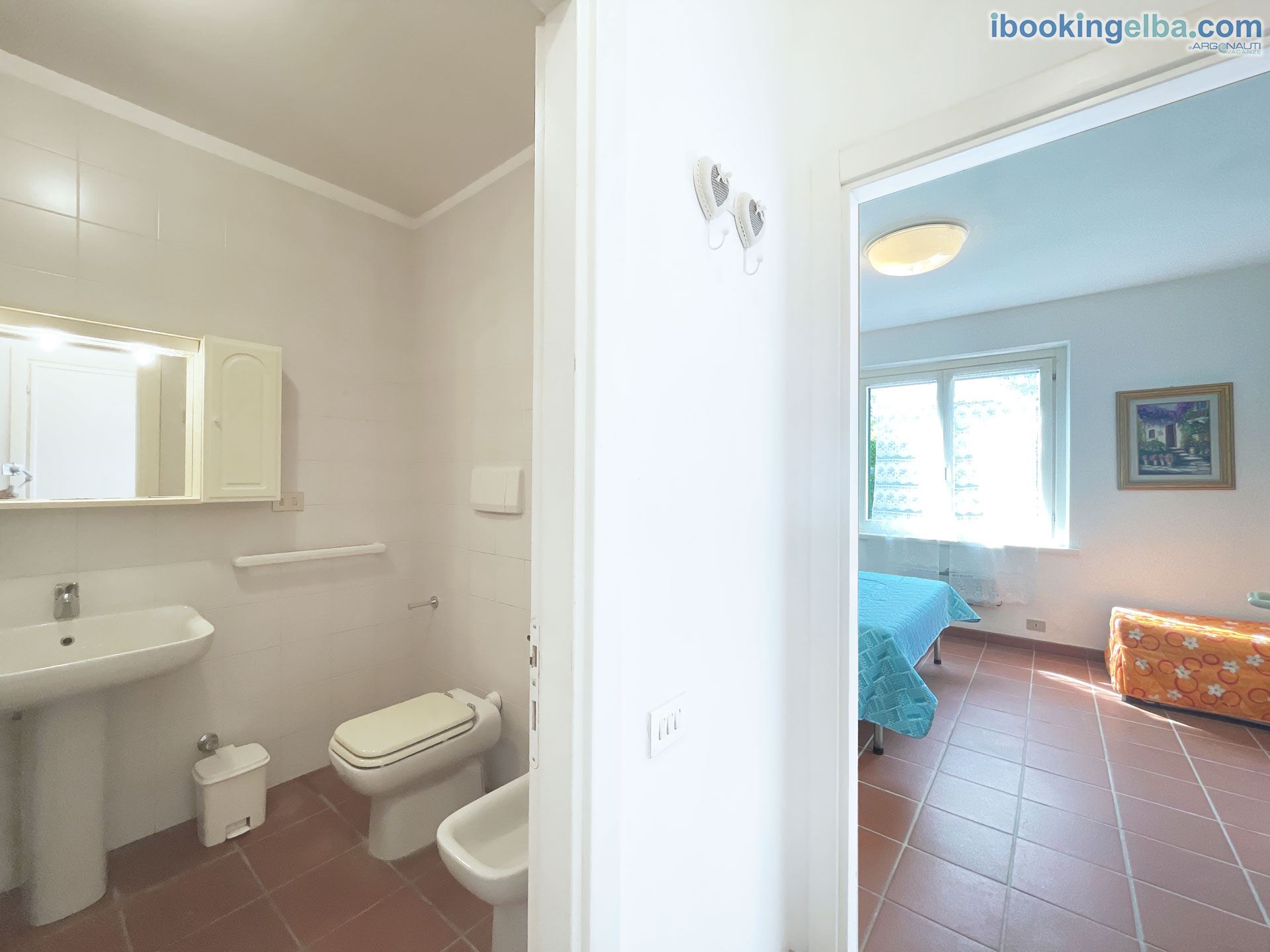 Sant'Anna del Volterraio - Maestra 56 - Vista del bagno e della camera dal corridoio