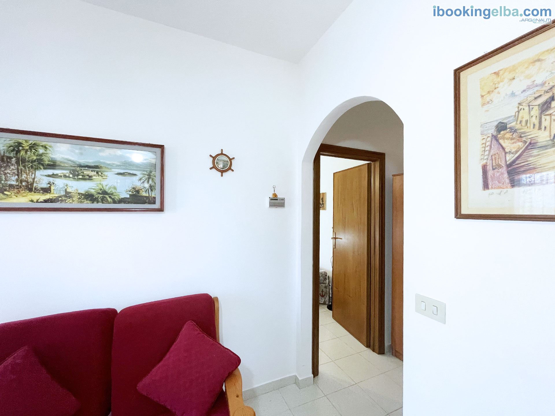 Maggy's Home - Soggiorno, particolare dell'anticamera e antibagno