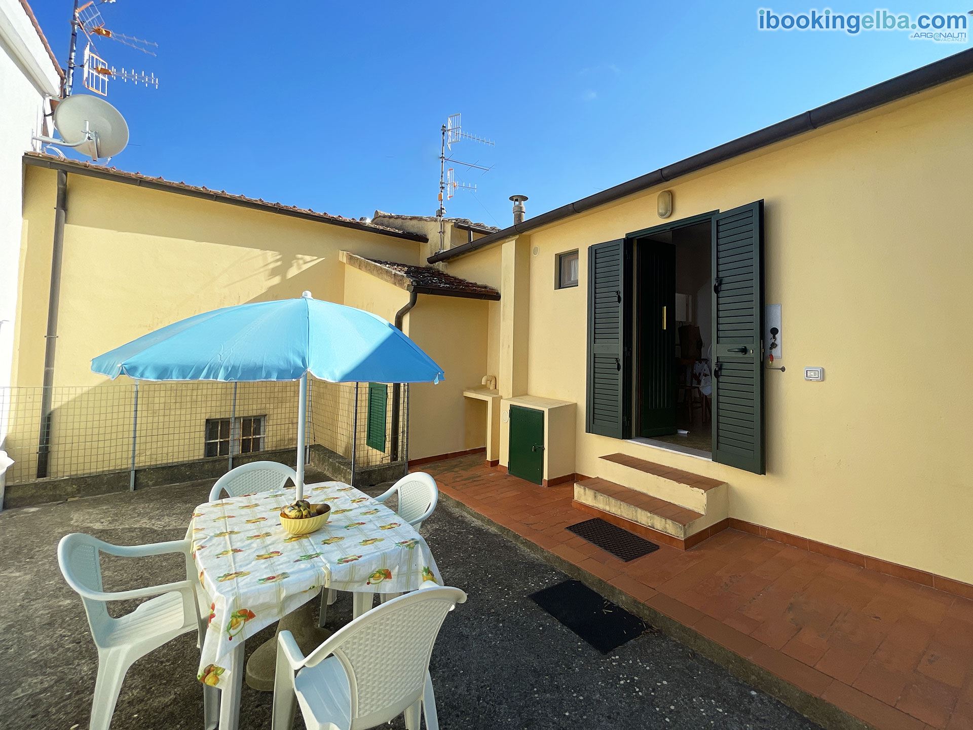 Casa Andrea I Marmi - Entrata e Spazio Esterno