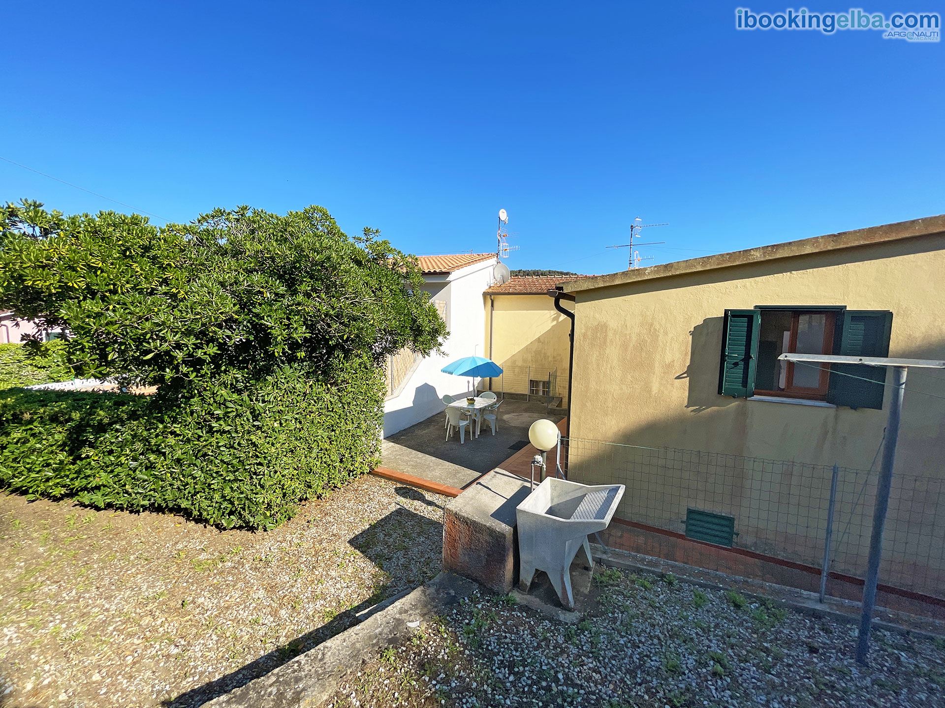 Casa Andrea I Marmi - Entrata e Spazio Esterno