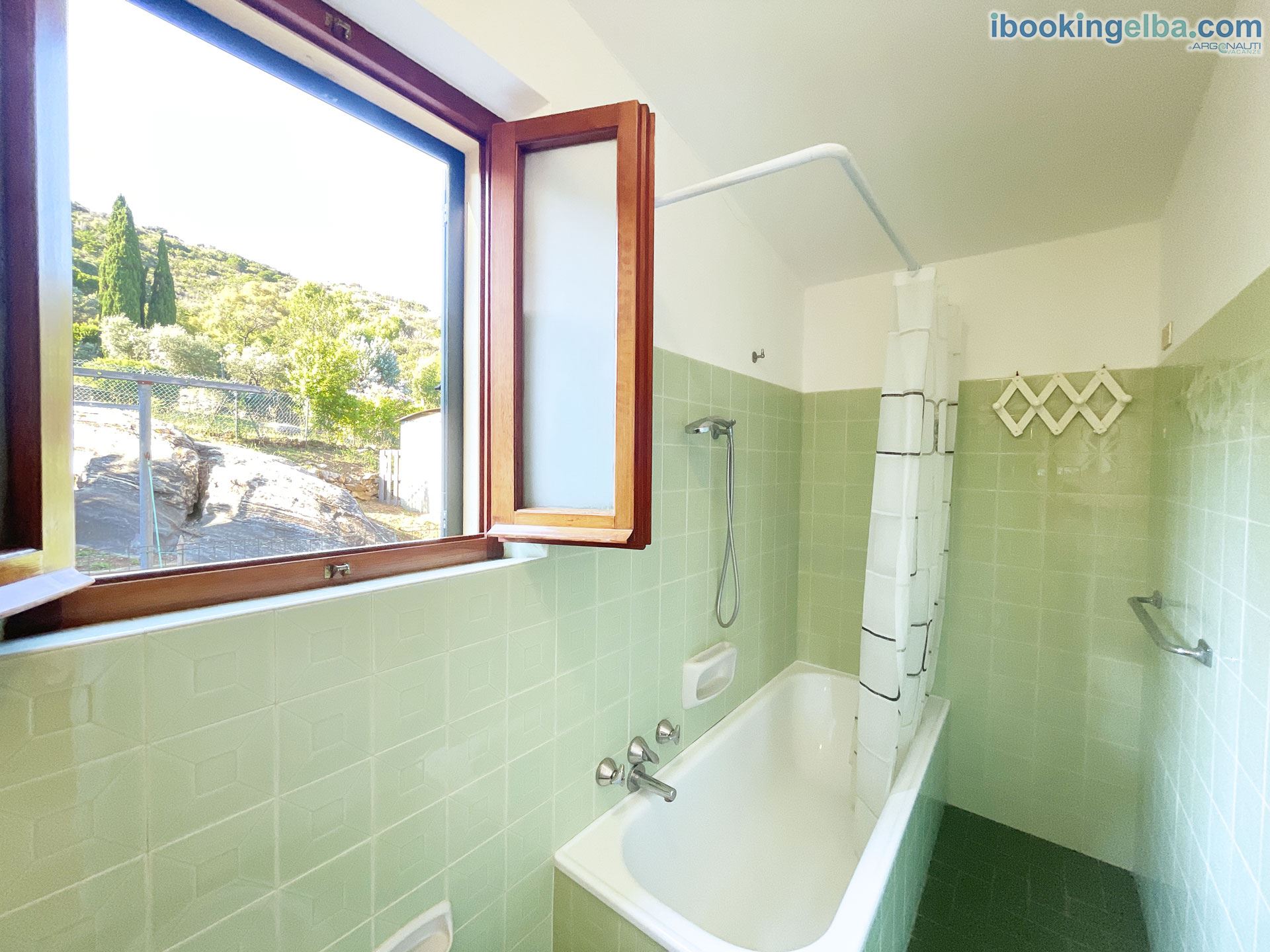 Casa Andrea I Marmi - Bagno con vasca e doccia (no box doccia)