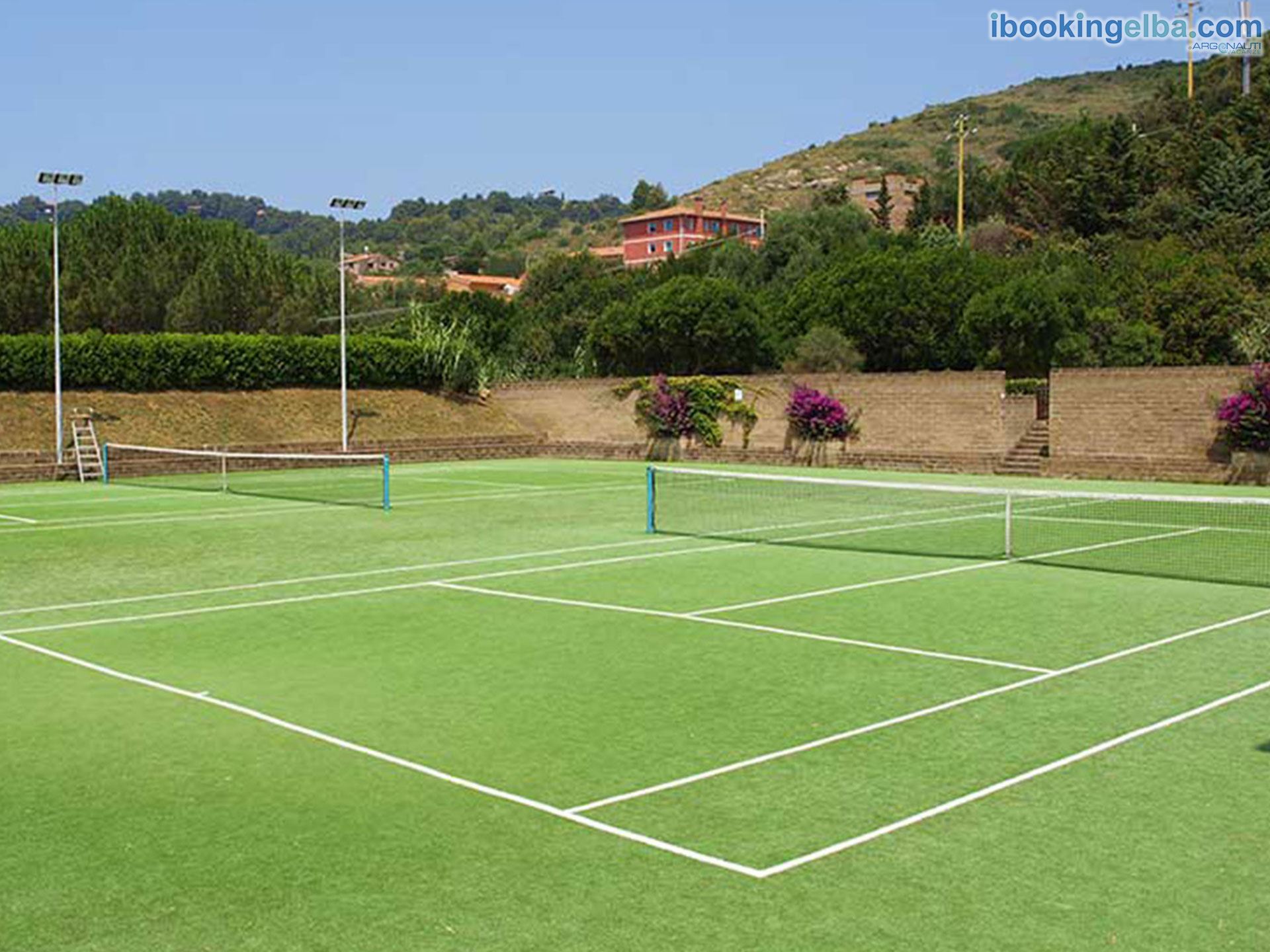 Sant'Anna del Volterraio - Papaveri (7) - Campi da tennis