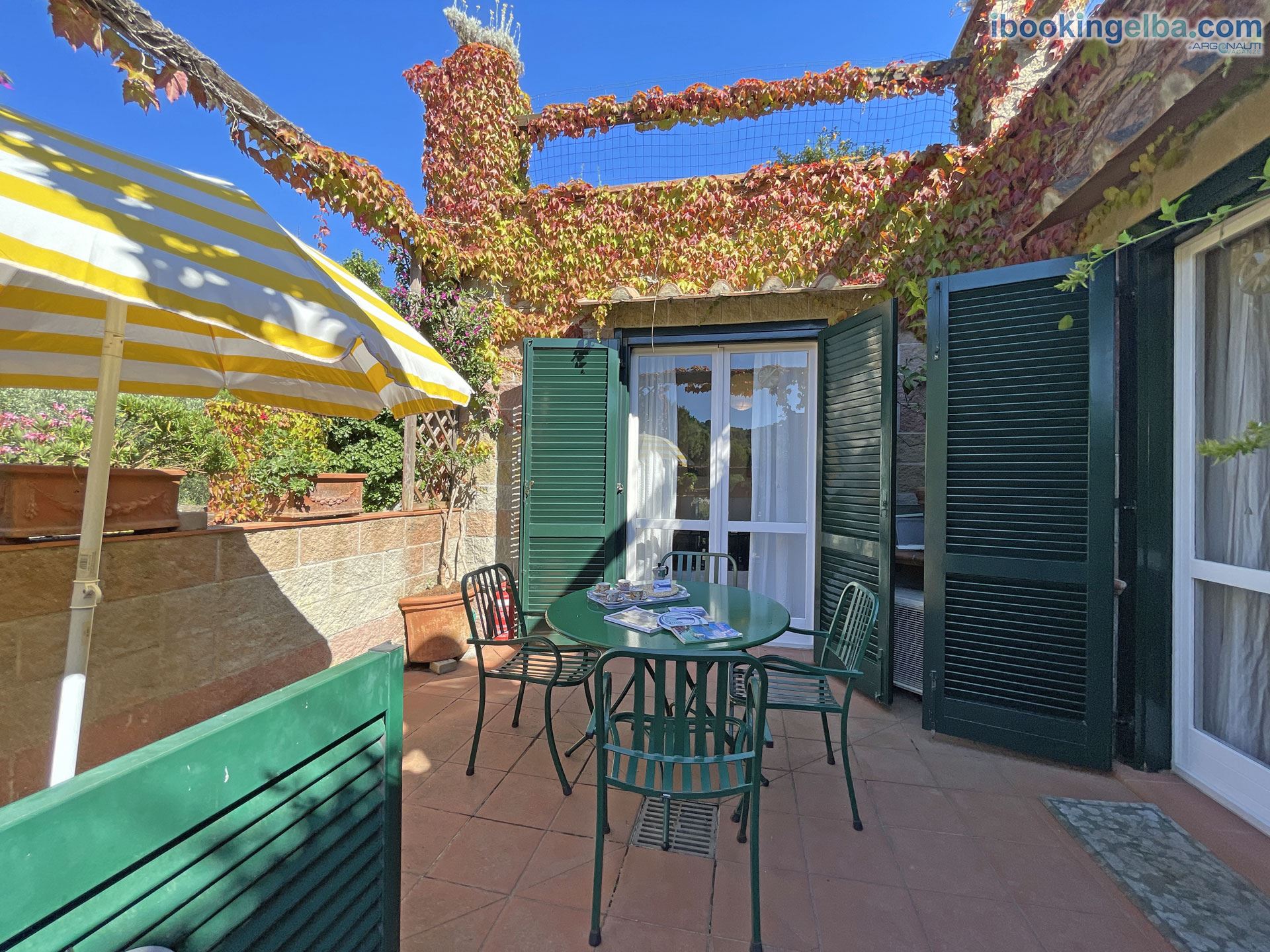 Sant'Anna del Volterraio - Papaveri (7) - Patio